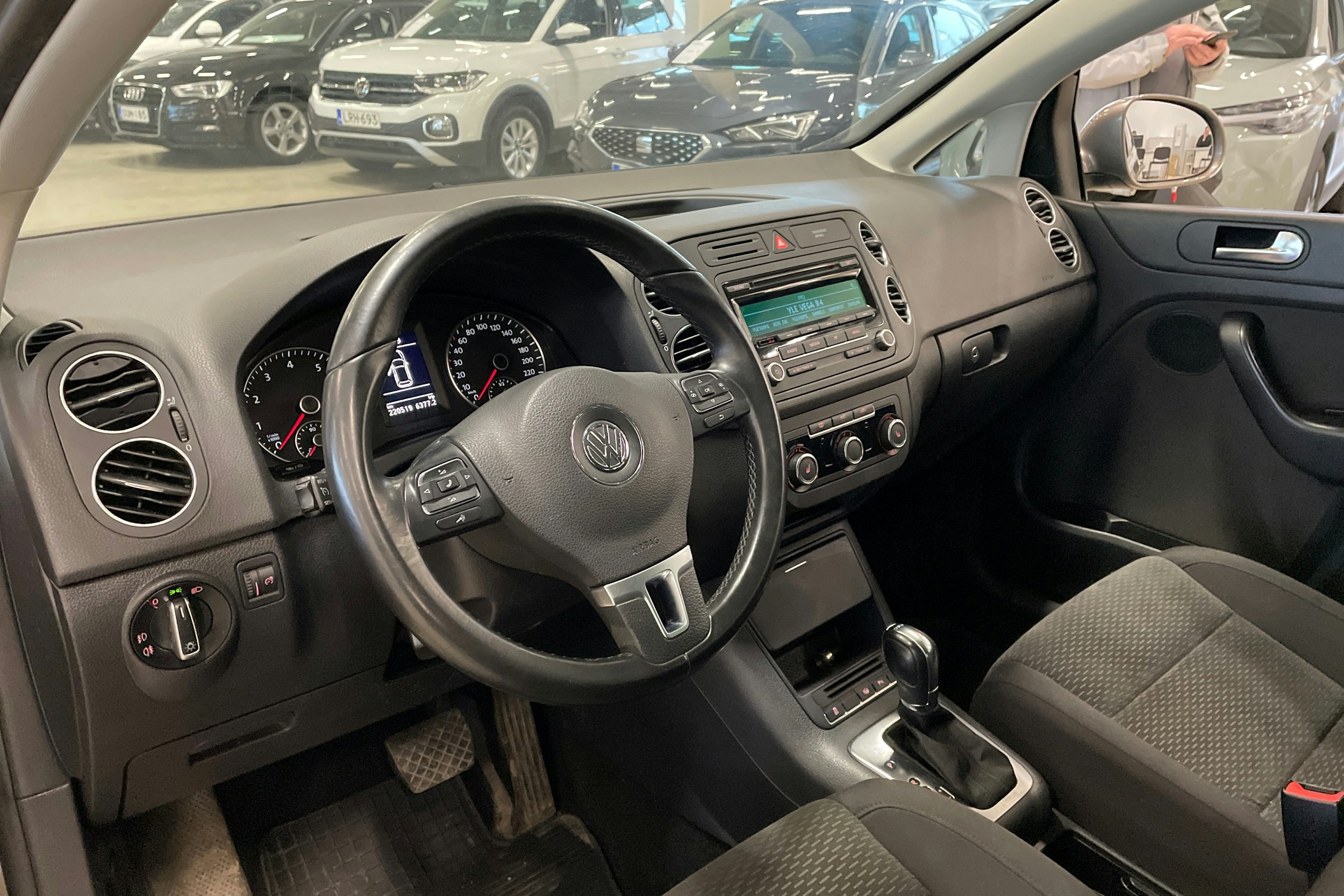 ruskea (beige) Volkswagen Golf Plus 2012 kuva 6.