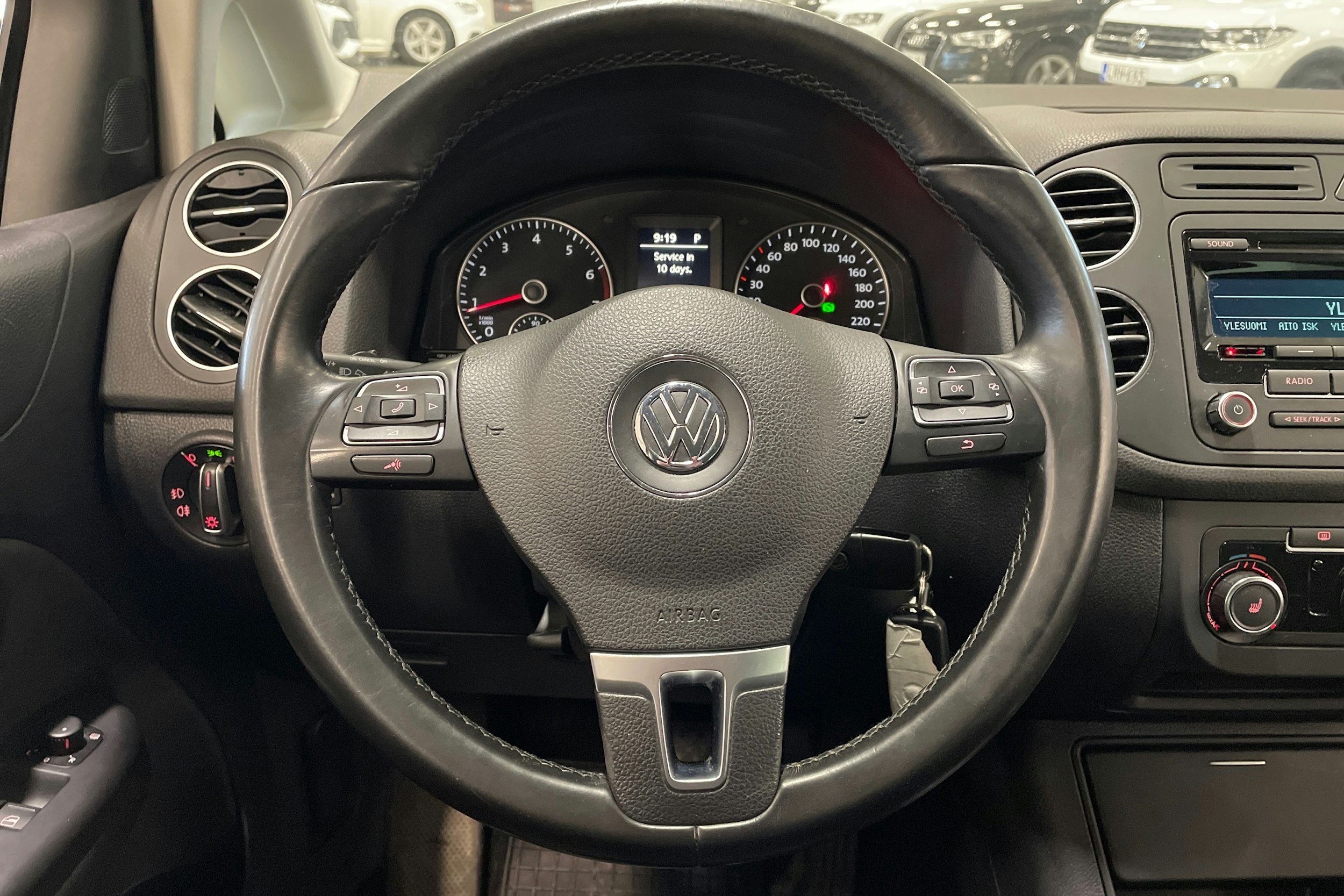 ruskea (beige) Volkswagen Golf Plus 2012 kuva 11.