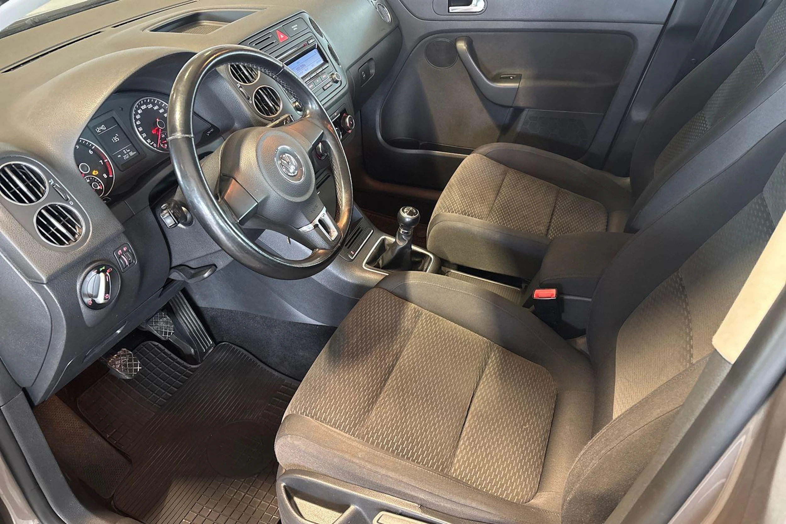 Ruskea (beige) Volkswagen Golf Plus 2012 kuva 6.