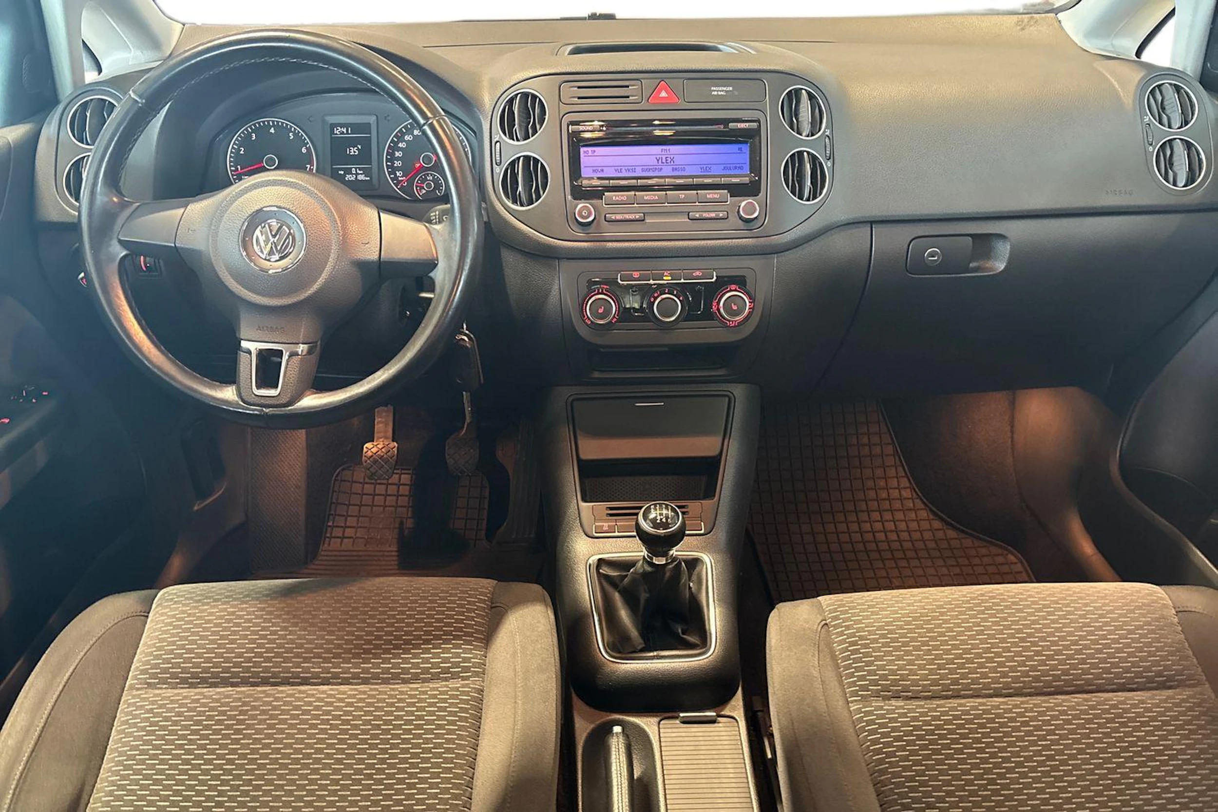 Ruskea (beige) Volkswagen Golf Plus 2012 kuva 7.