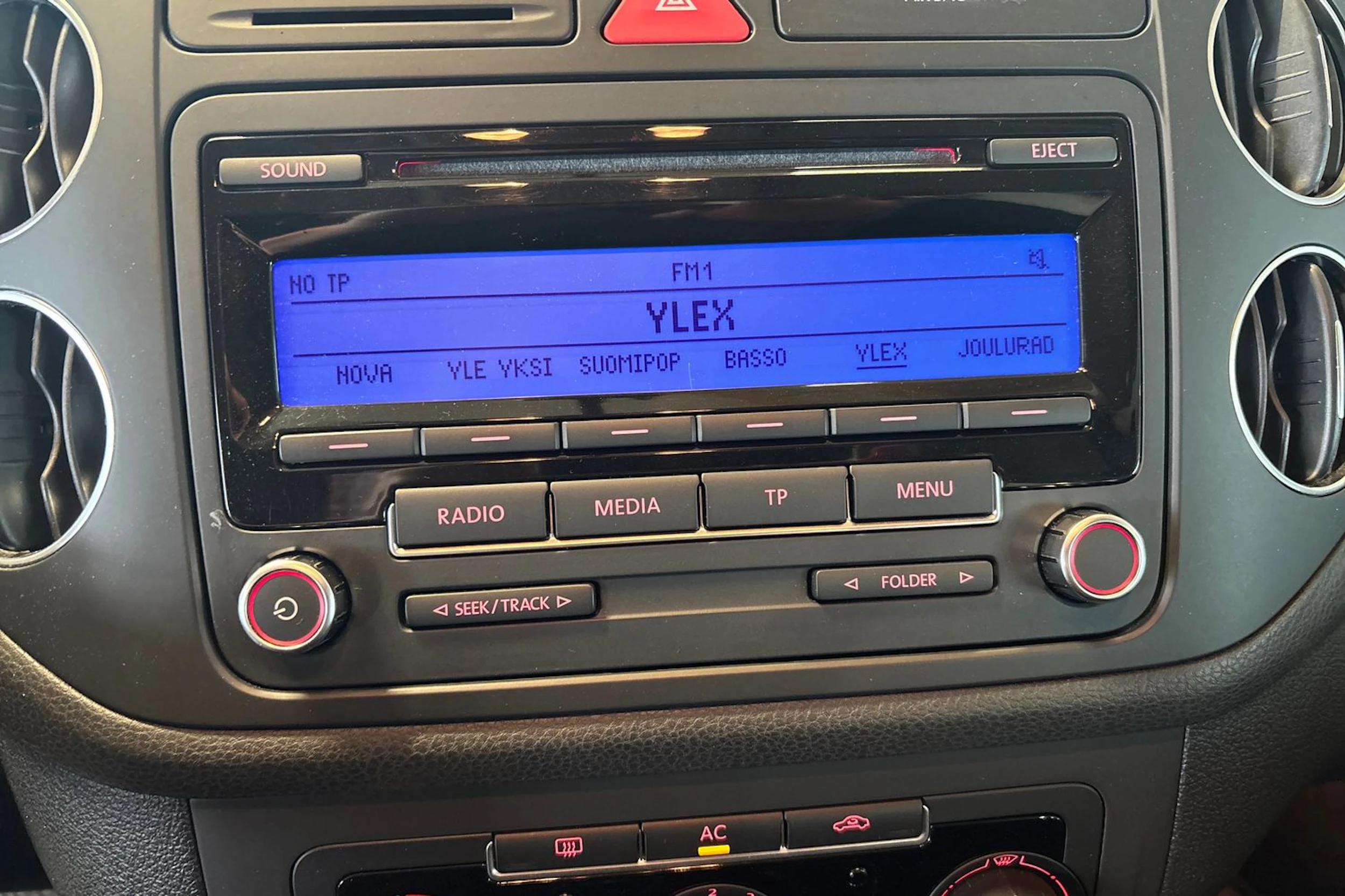 Ruskea (beige) Volkswagen Golf Plus 2012 kuva 14.