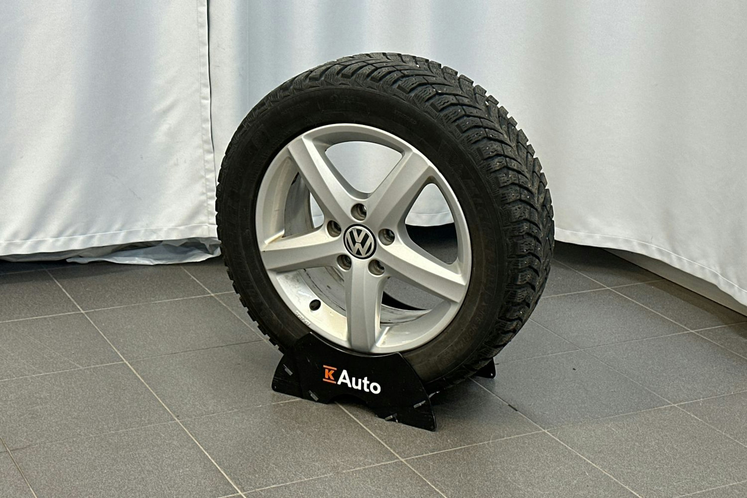 valkoinen Volkswagen Golf Plus 2012 kuva 14.