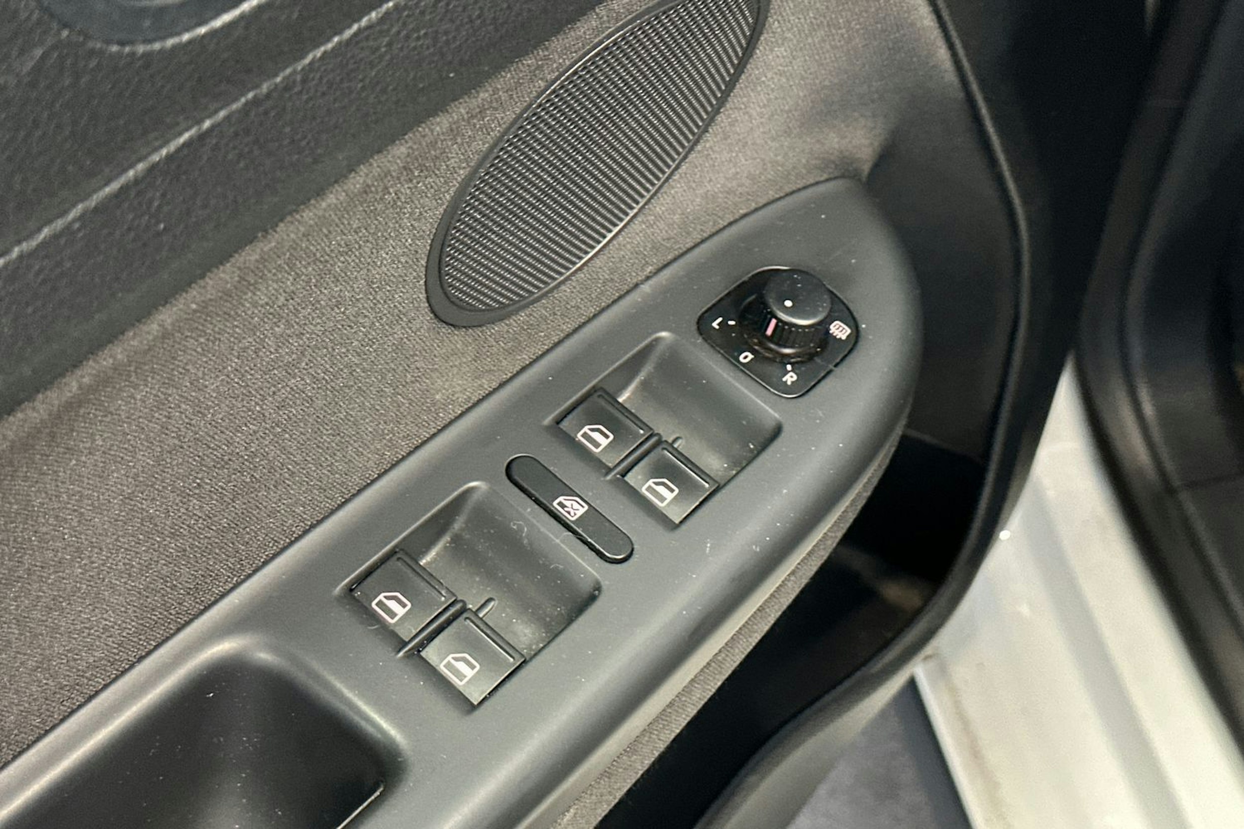 valkoinen Volkswagen Golf Plus 2012 kuva 16.