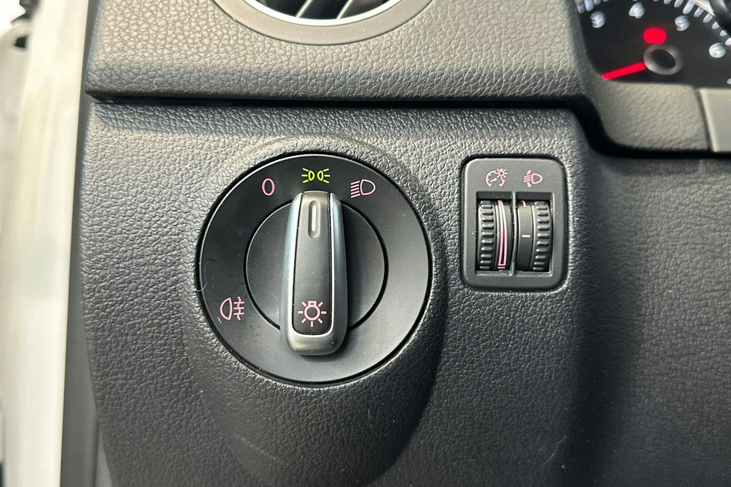 valkoinen Volkswagen Golf Plus 2012 kuva 17.