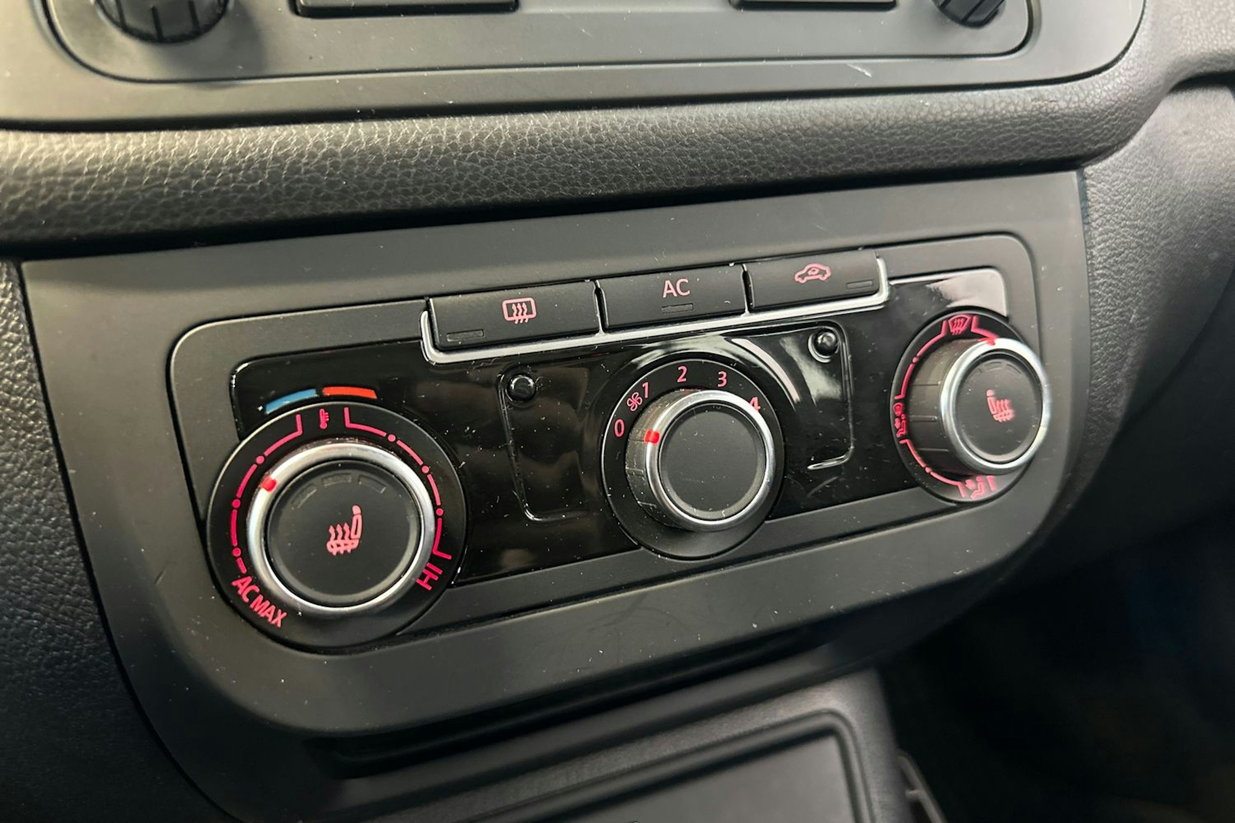 valkoinen Volkswagen Golf Plus 2012 kuva 22.