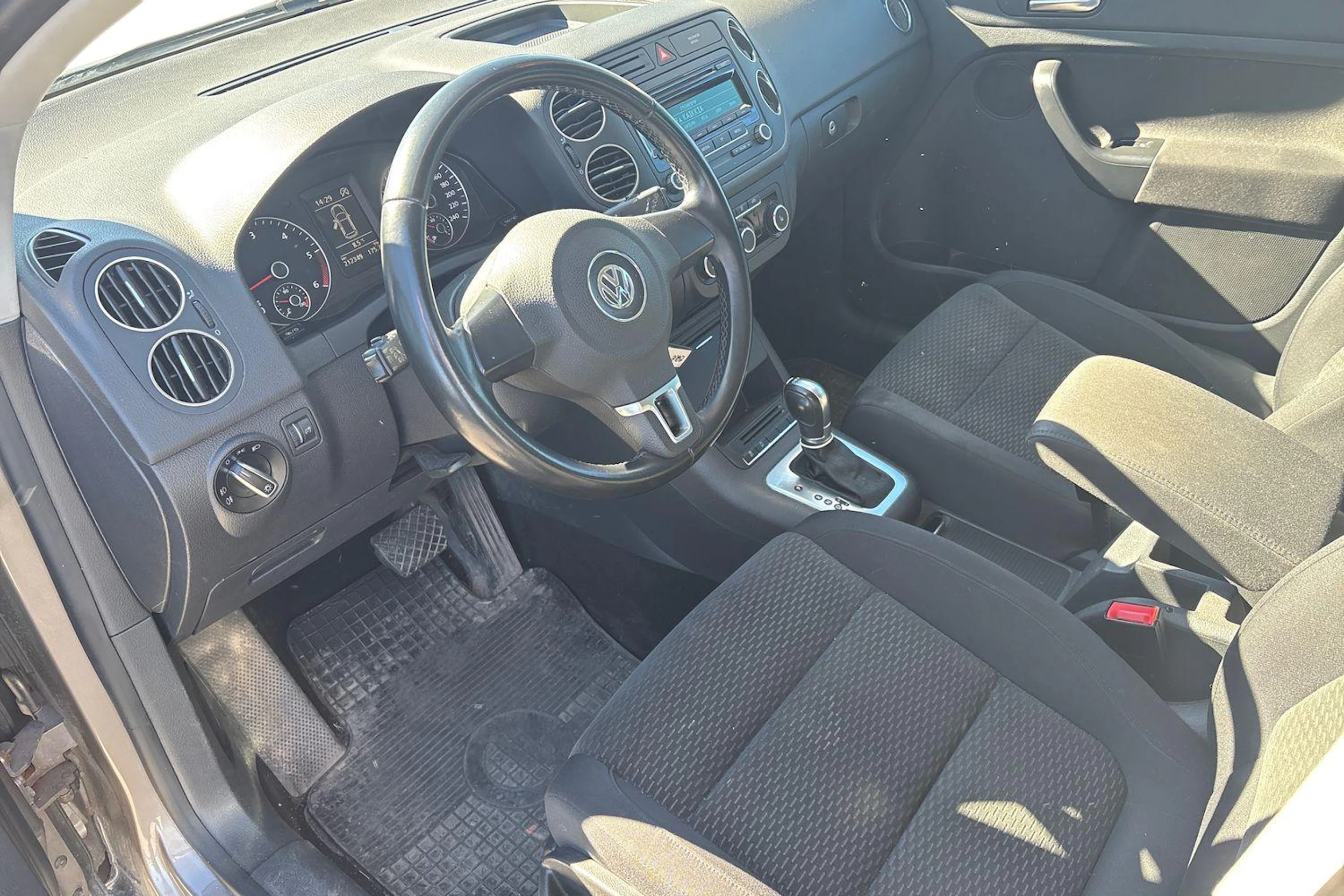 ruskea (beige) Volkswagen Golf Plus 2013 kuva 3.