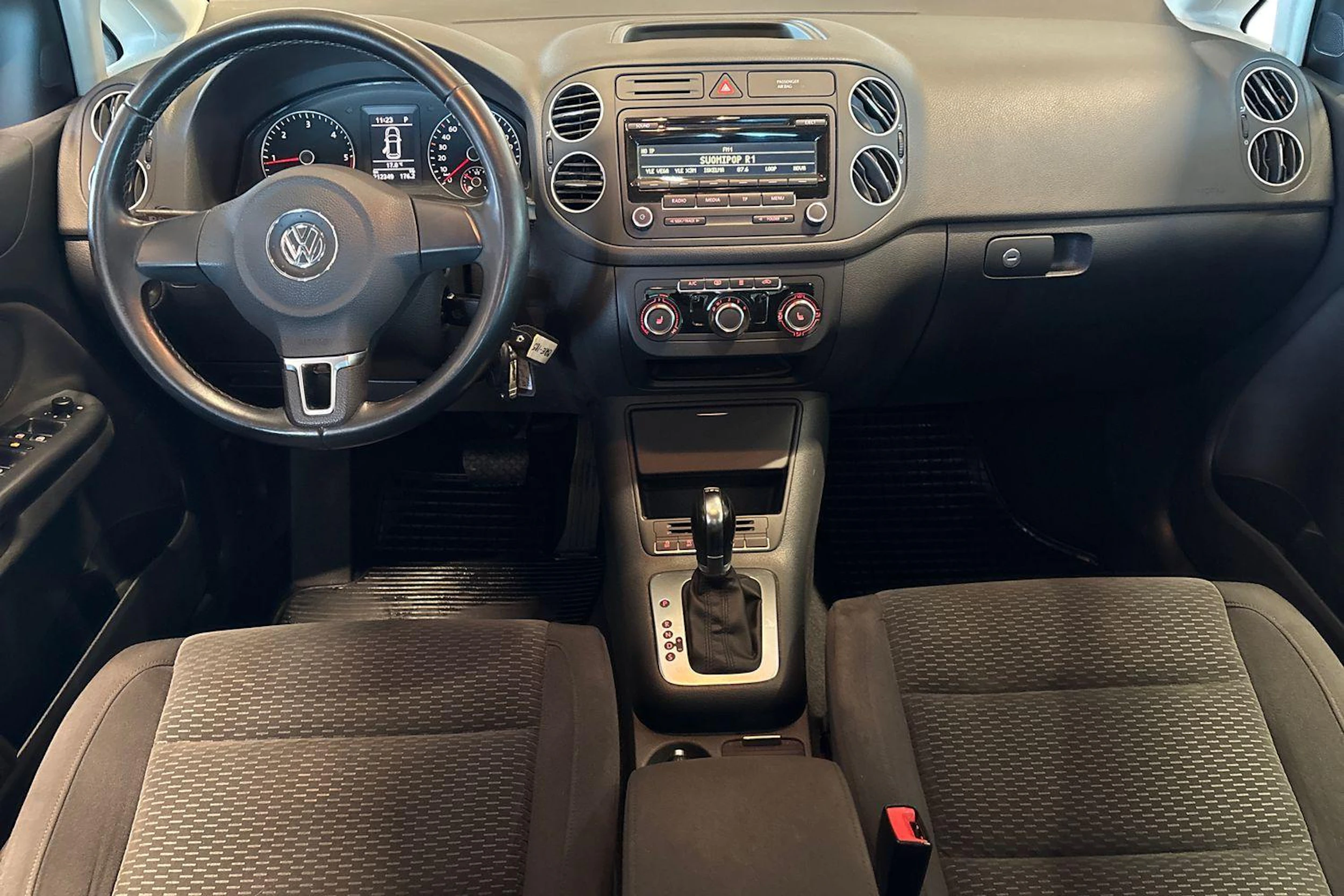 ruskea (beige) Volkswagen Golf Plus 2013 kuva 9.
