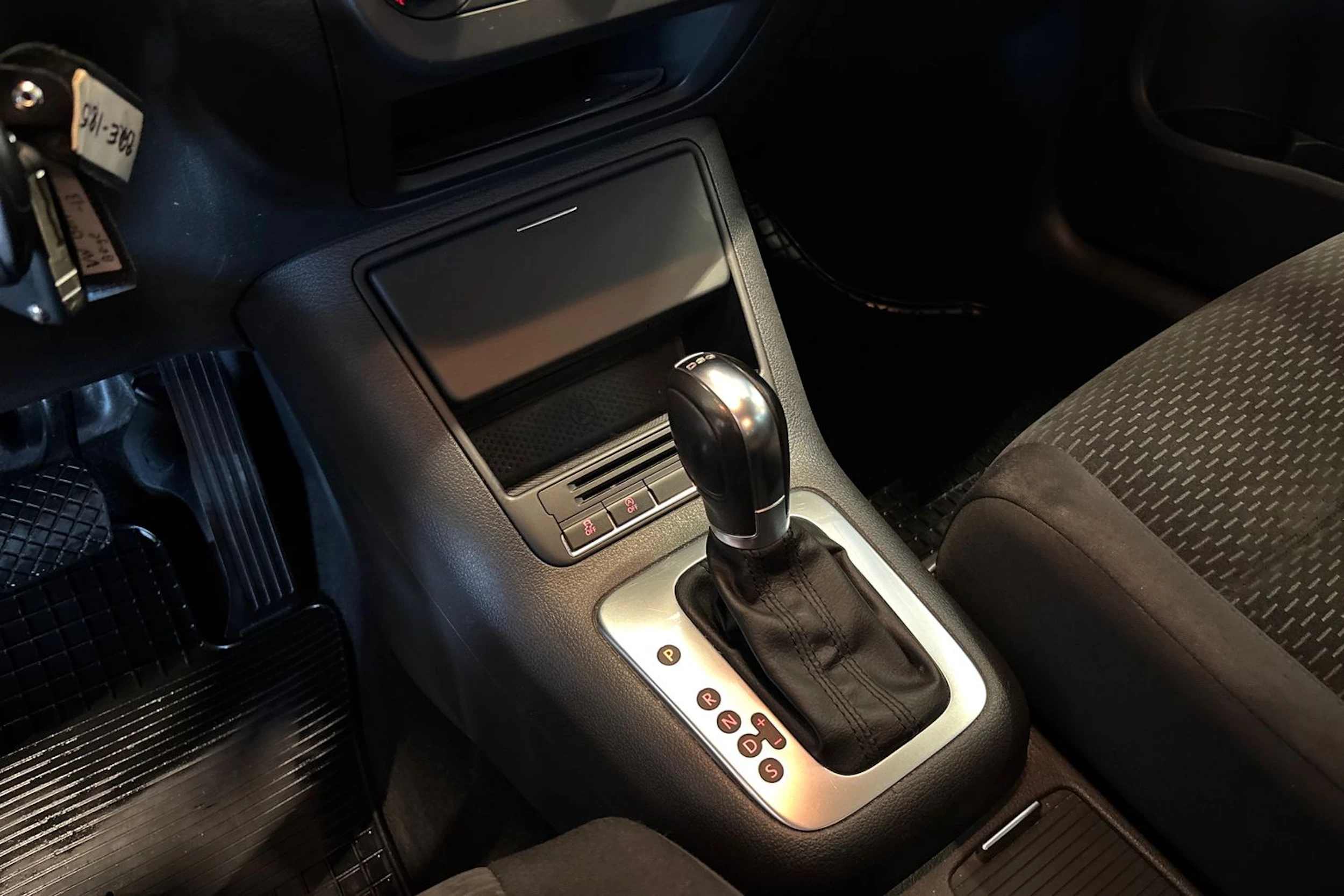 ruskea (beige) Volkswagen Golf Plus 2013 kuva 17.