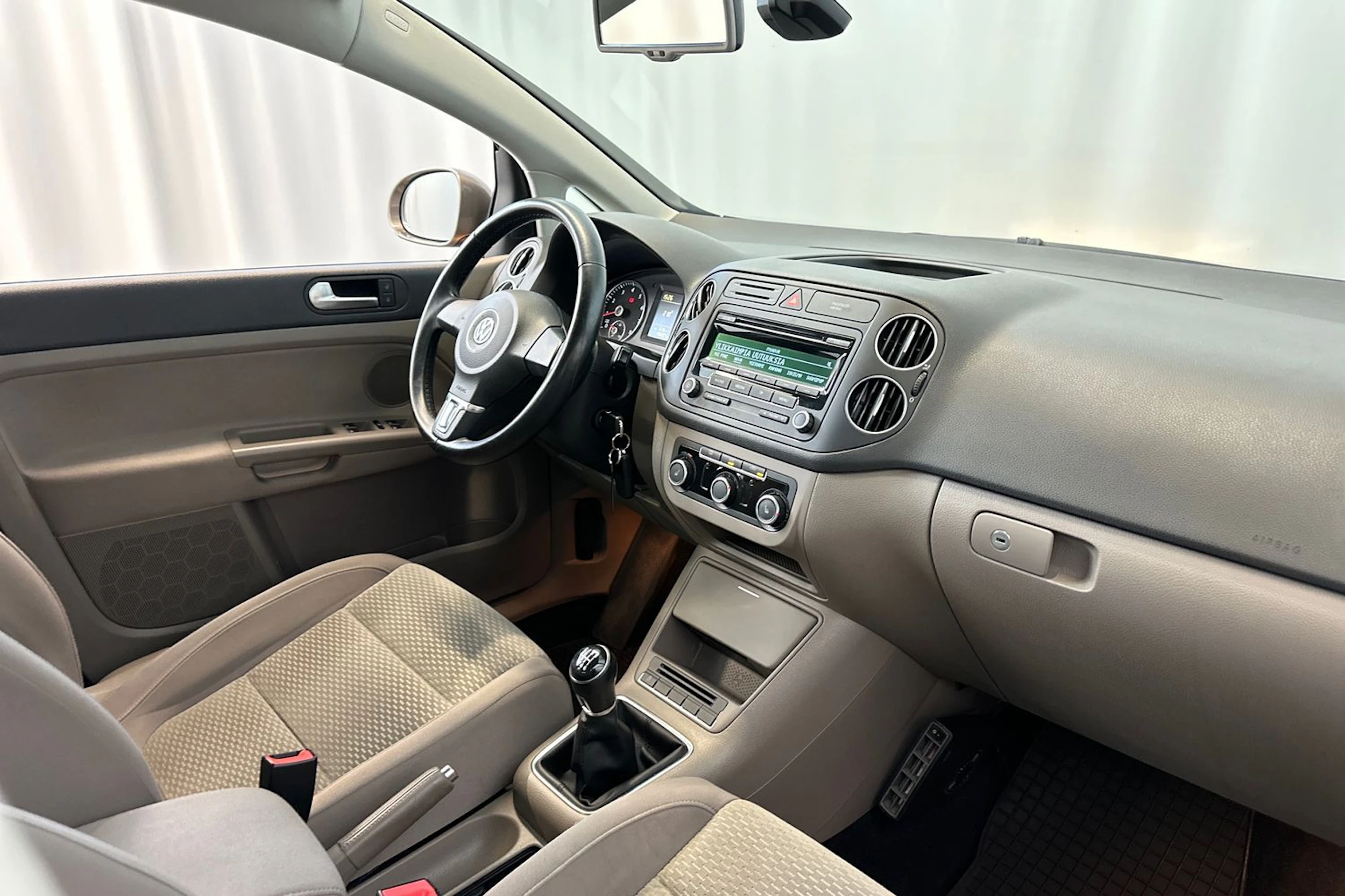 ruskea (beige) Volkswagen Golf Plus 2013 kuva 12.