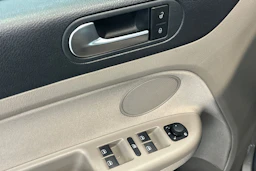 ruskea (beige) Volkswagen Golf Plus 2013 kuva 14.