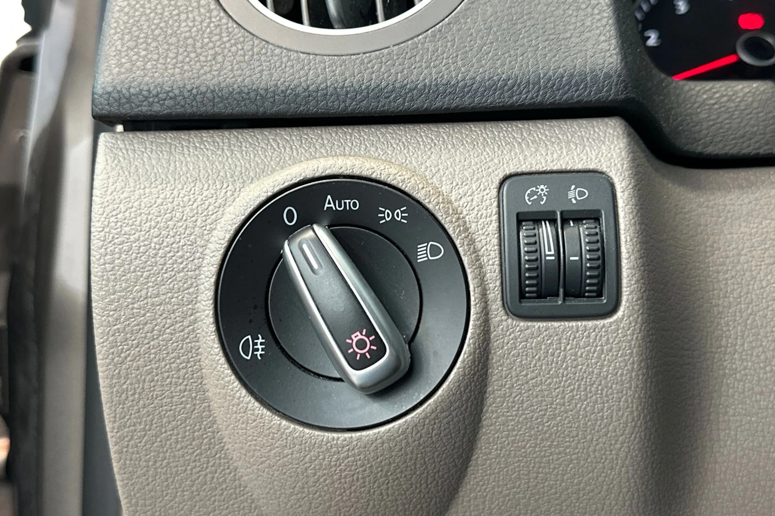 ruskea (beige) Volkswagen Golf Plus 2013 kuva 15.