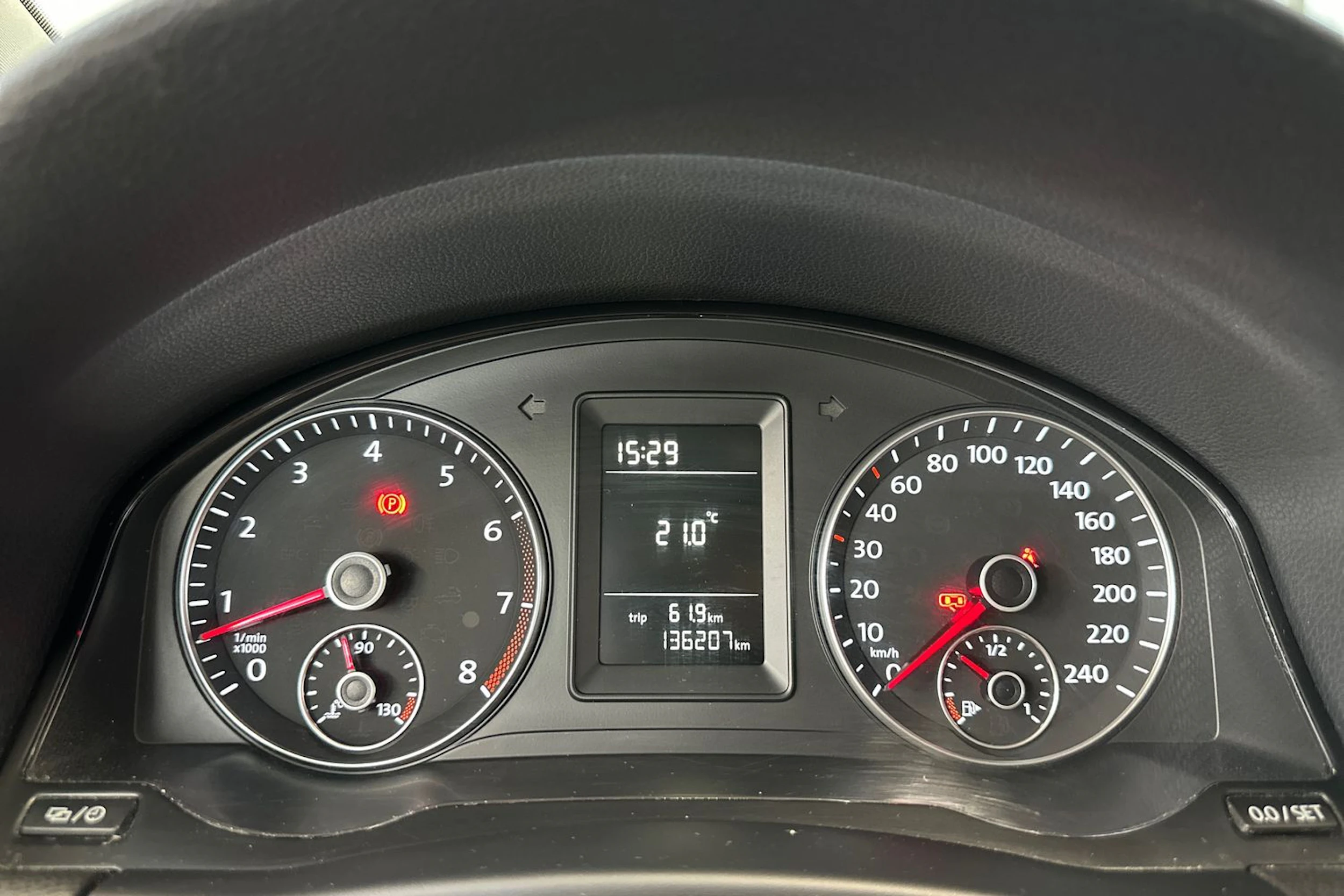 ruskea (beige) Volkswagen Golf Plus 2013 kuva 17.
