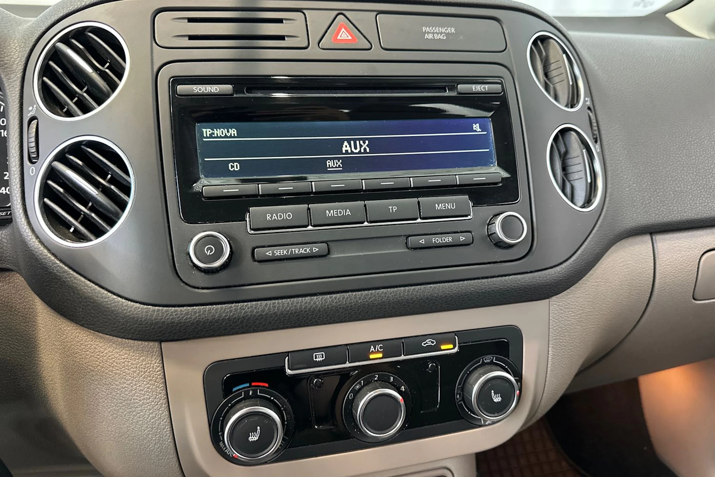 ruskea (beige) Volkswagen Golf Plus 2013 kuva 19.