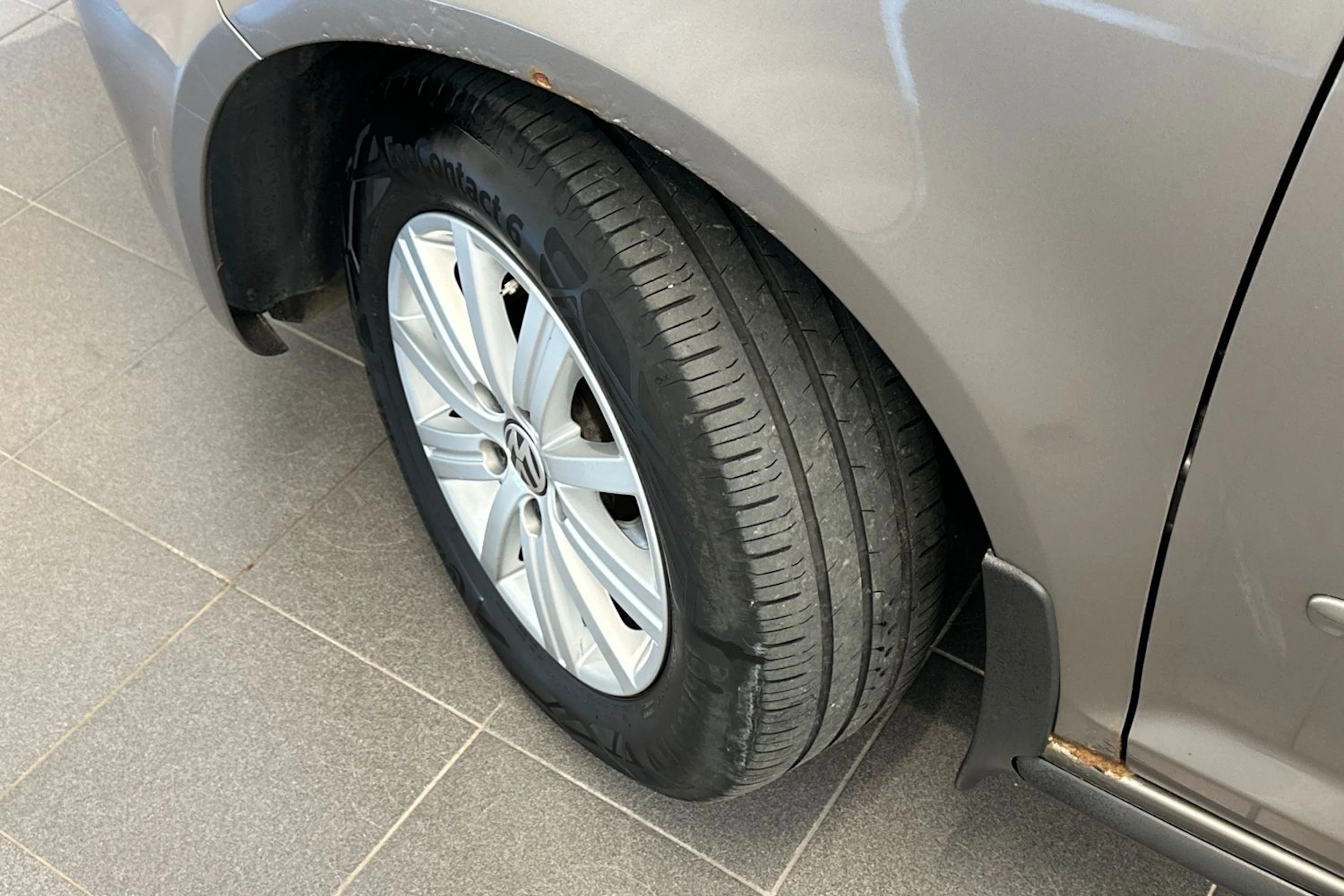 ruskea (beige) Volkswagen Golf Plus 2013 kuva 21.