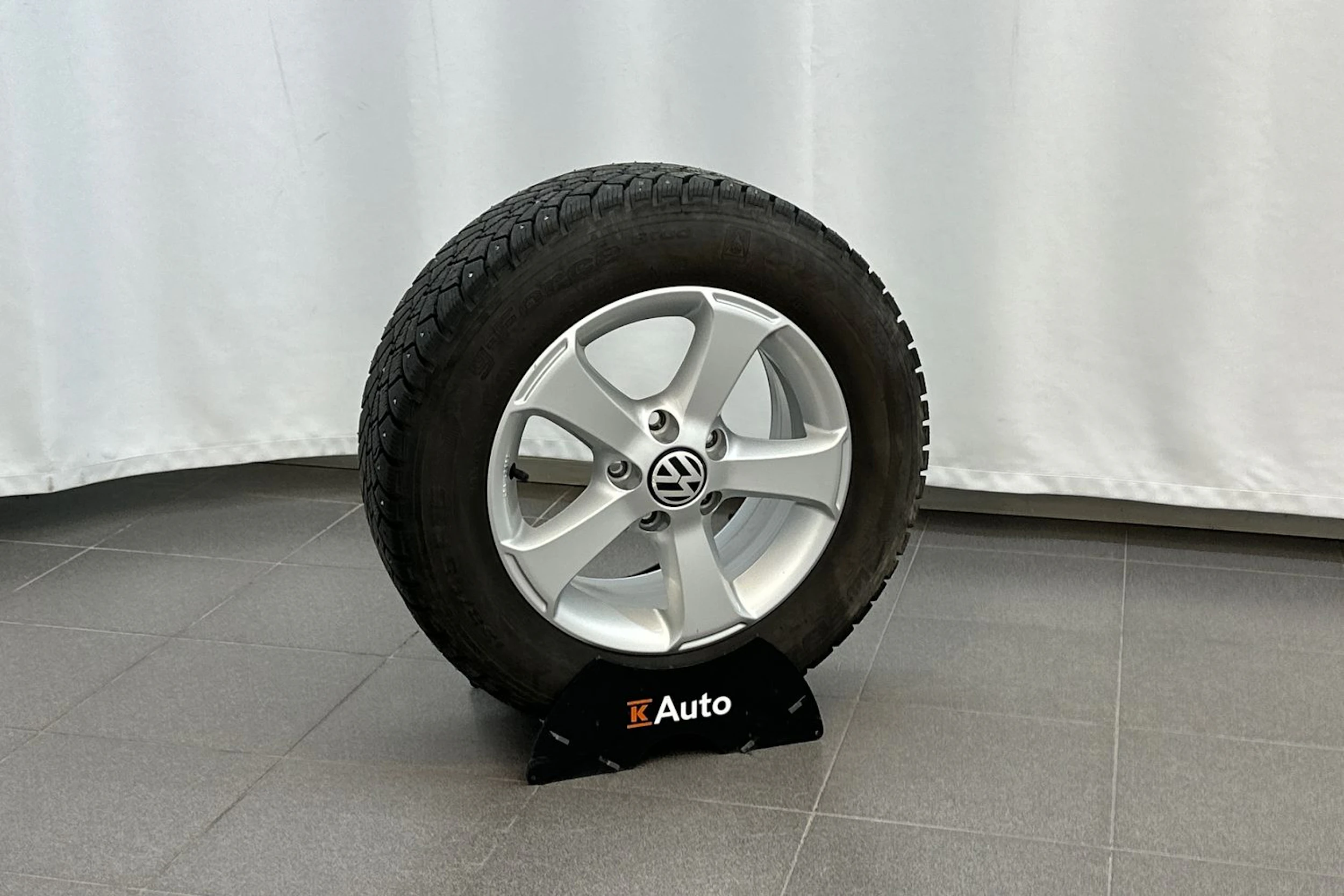ruskea (beige) Volkswagen Golf Plus 2013 kuva 22.