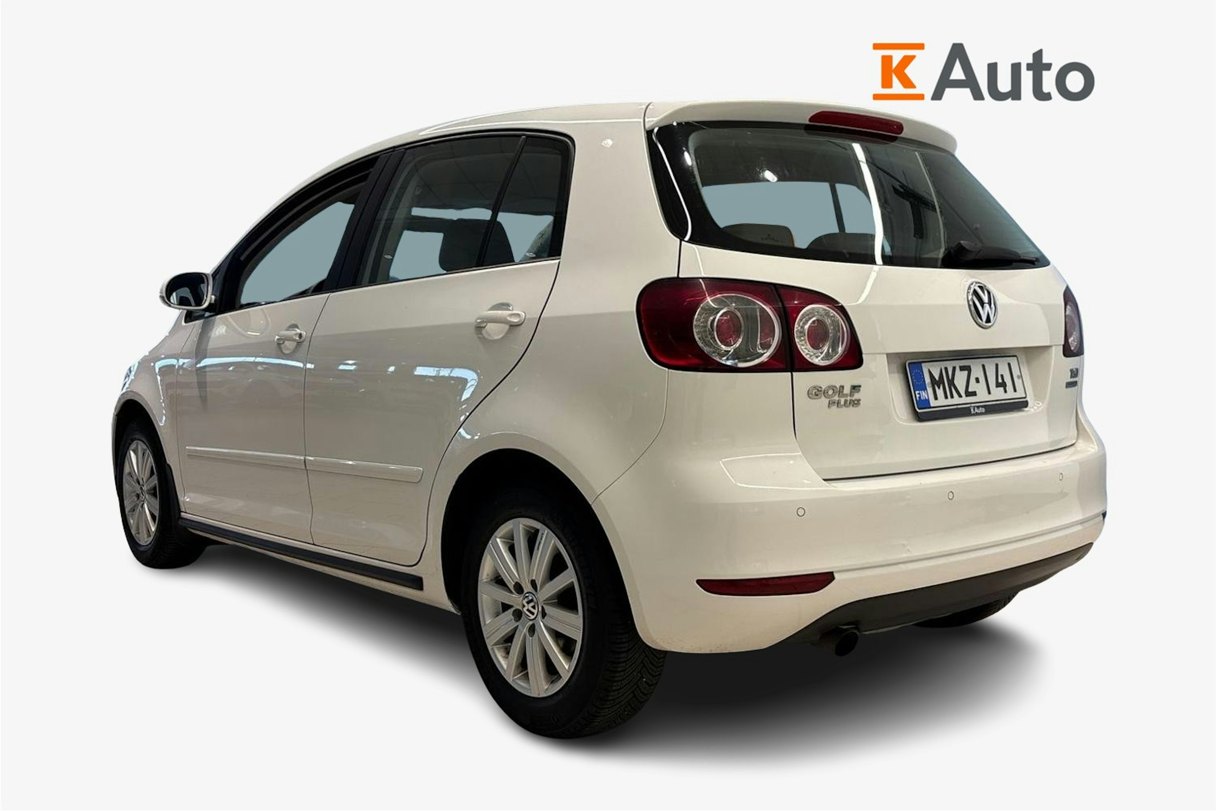 valkoinen Volkswagen Golf Plus 2013 kuva 2.