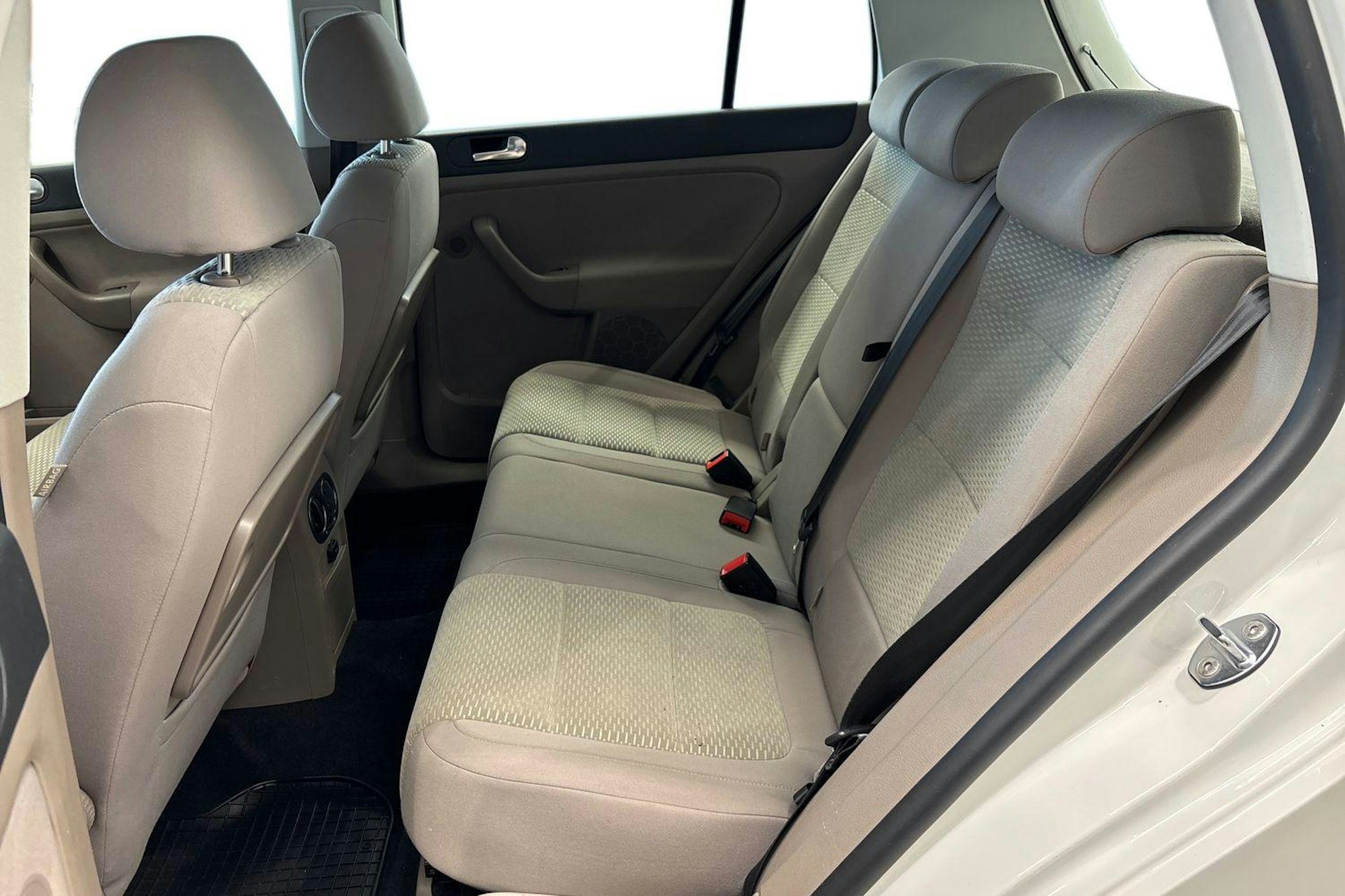 valkoinen Volkswagen Golf Plus 2013 kuva 10.