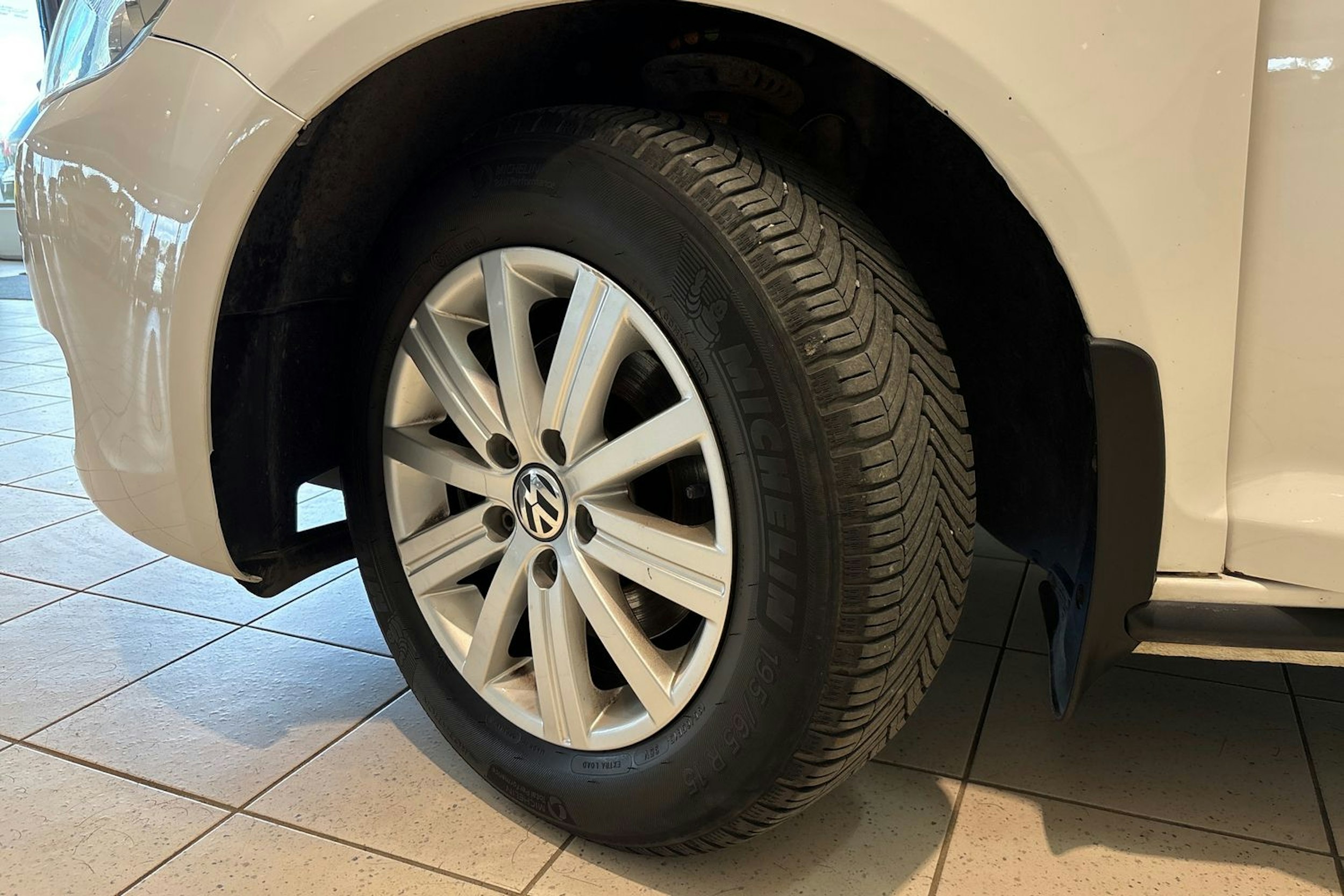 valkoinen Volkswagen Golf Plus 2013 kuva 13.