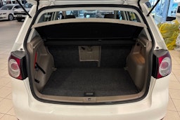valkoinen Volkswagen Golf Plus 2013 kuva 16.