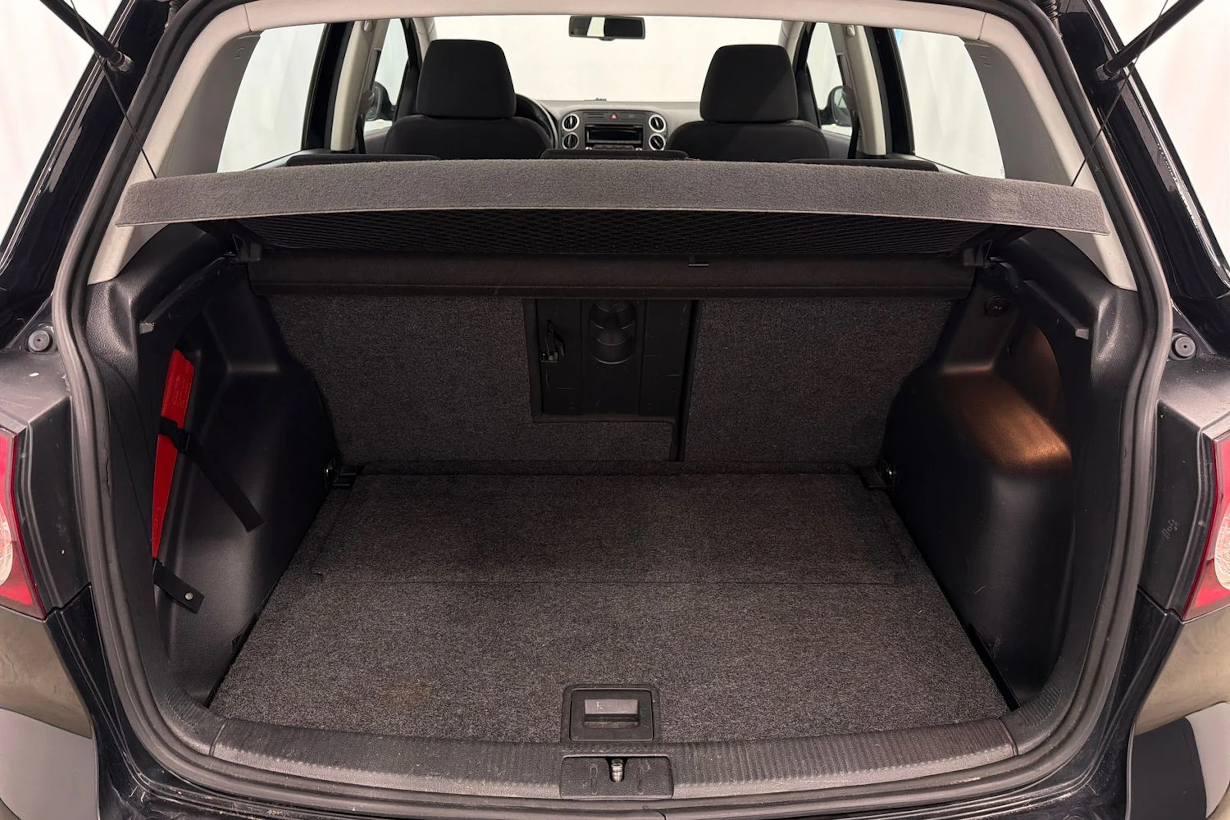 musta Volkswagen Golf Plus 2013 kuva 13.