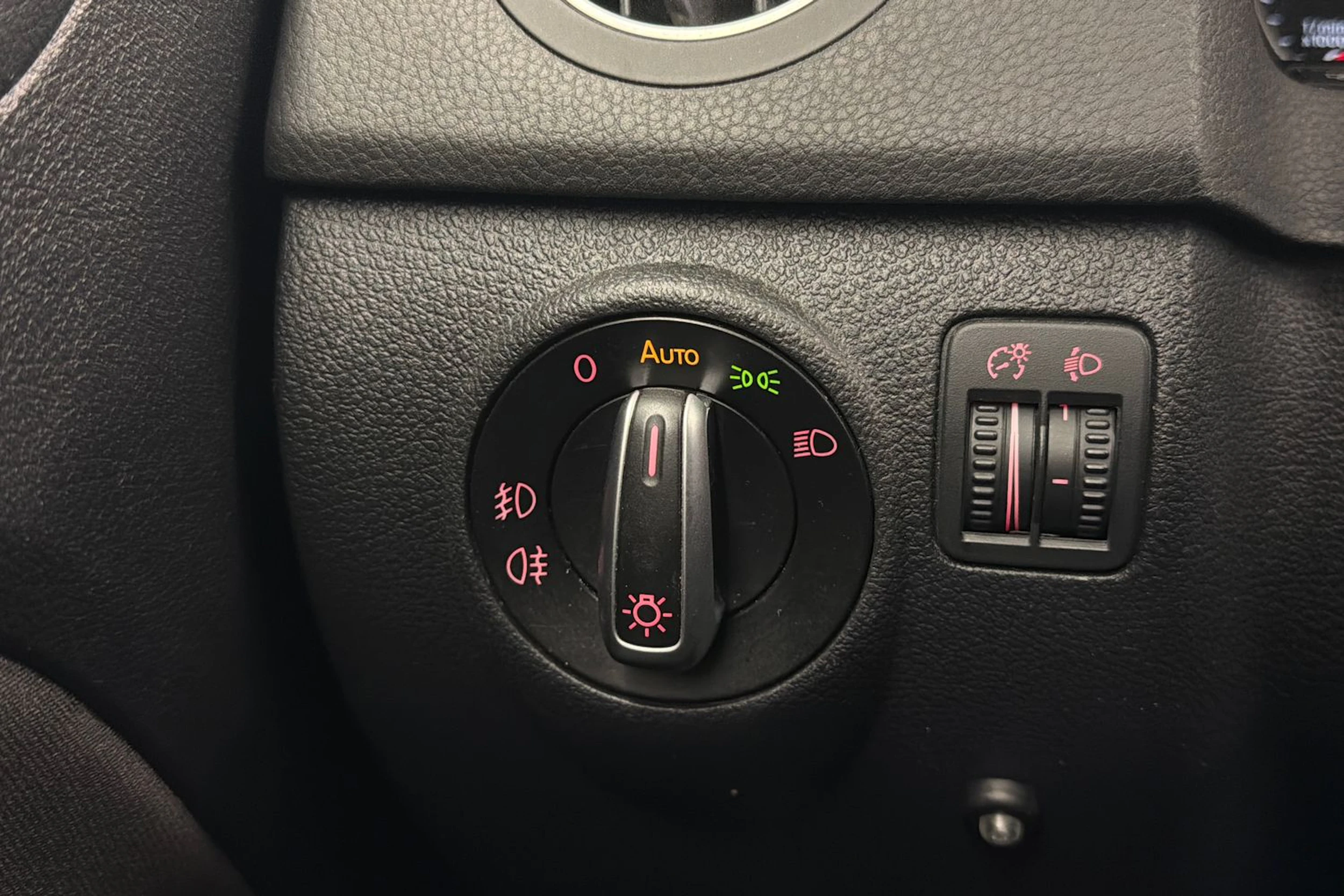 musta Volkswagen Golf Plus 2013 kuva 16.