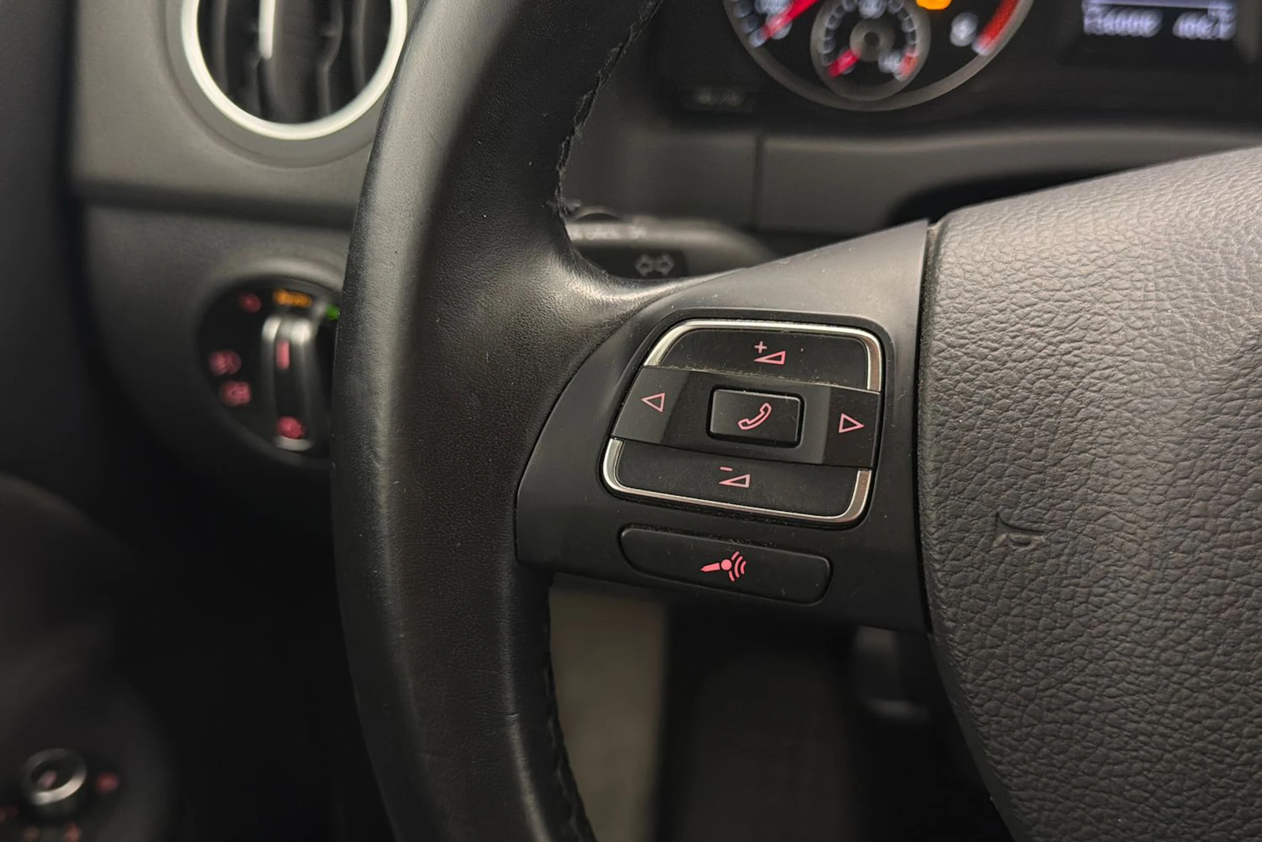 musta Volkswagen Golf Plus 2013 kuva 17.