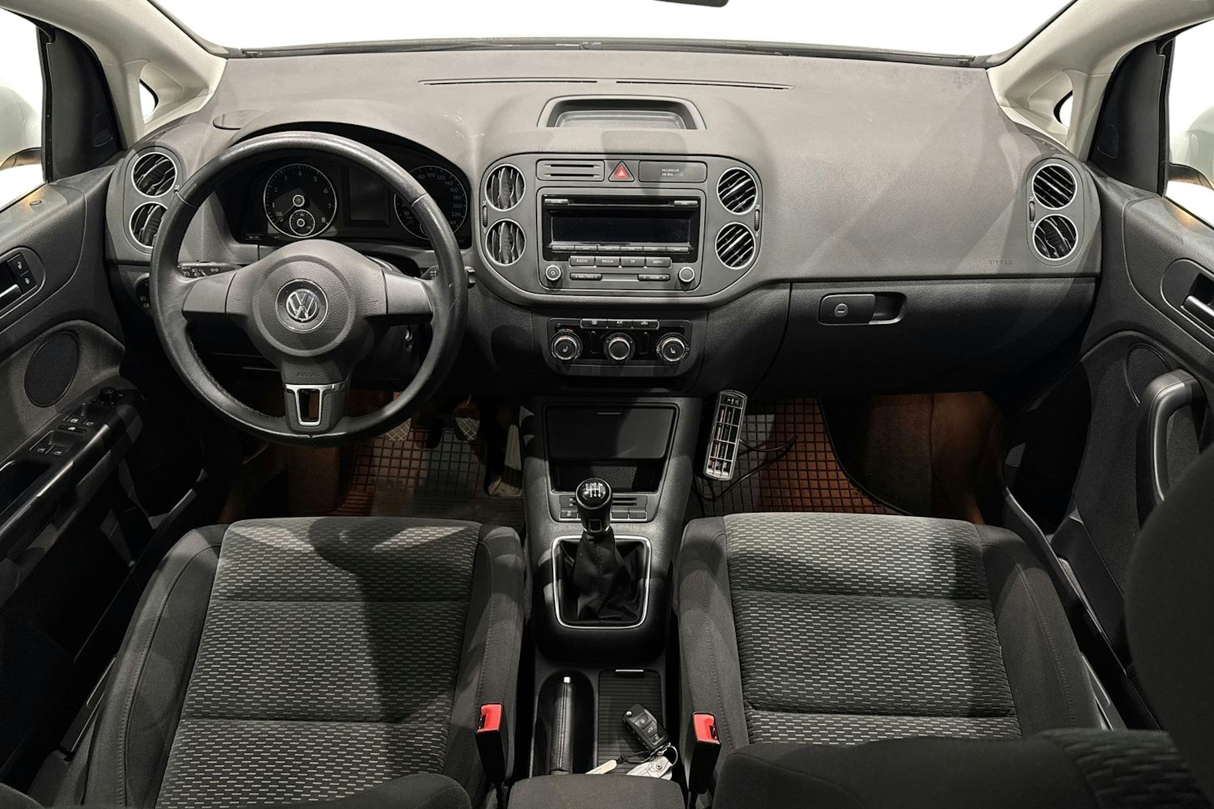 valkoinen Volkswagen Golf Plus 2013 kuva 9.