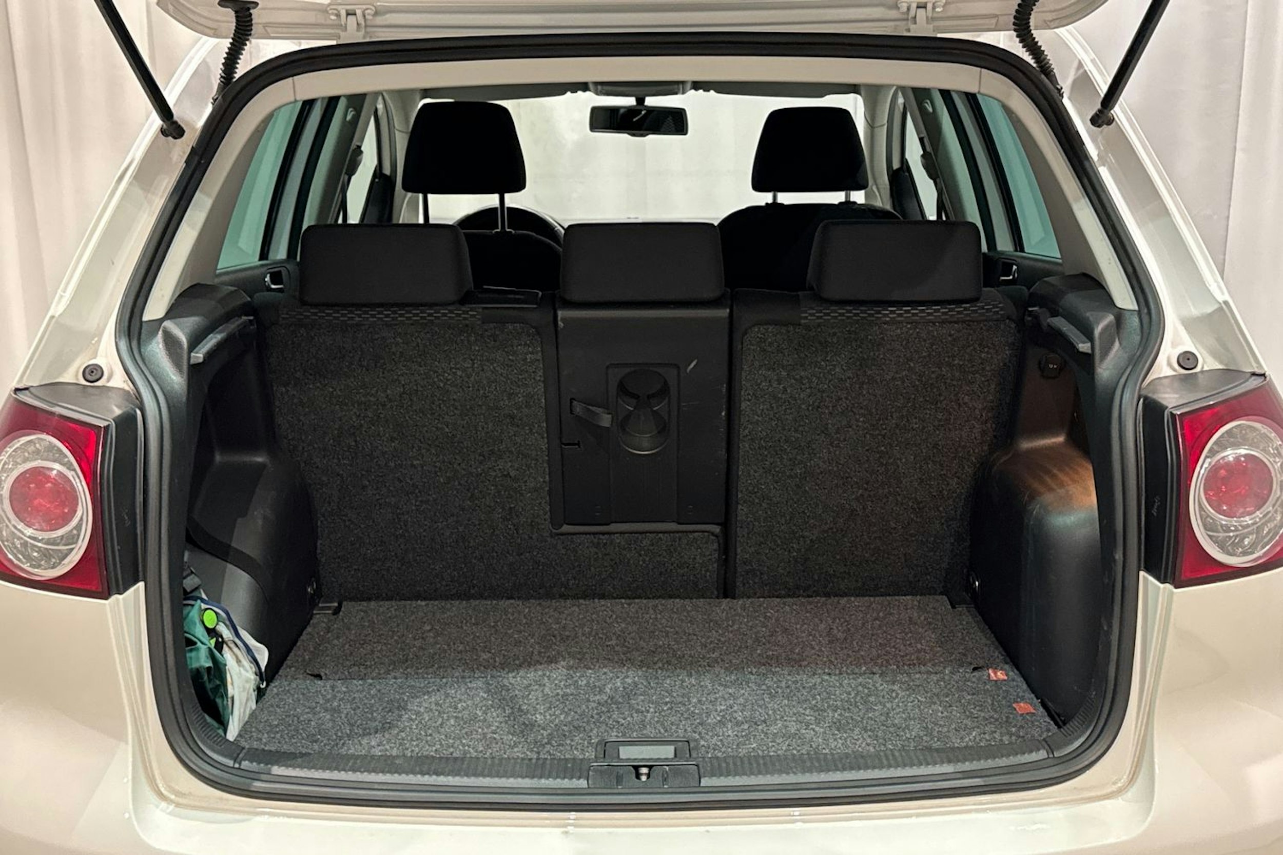 valkoinen Volkswagen Golf Plus 2013 kuva 14.