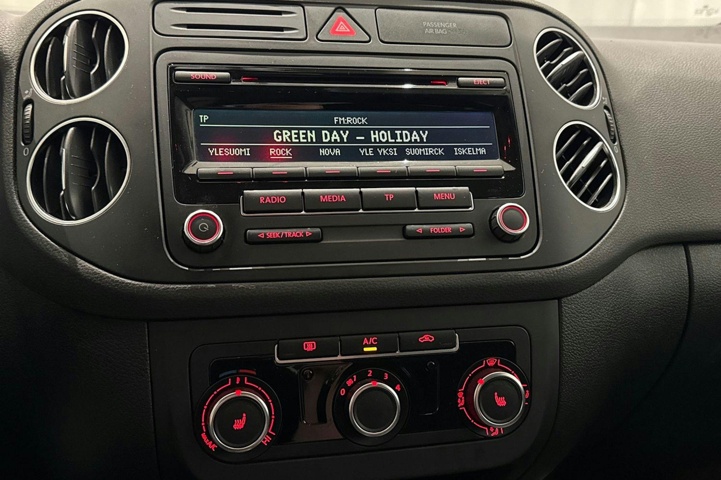 valkoinen Volkswagen Golf Plus 2013 kuva 17.