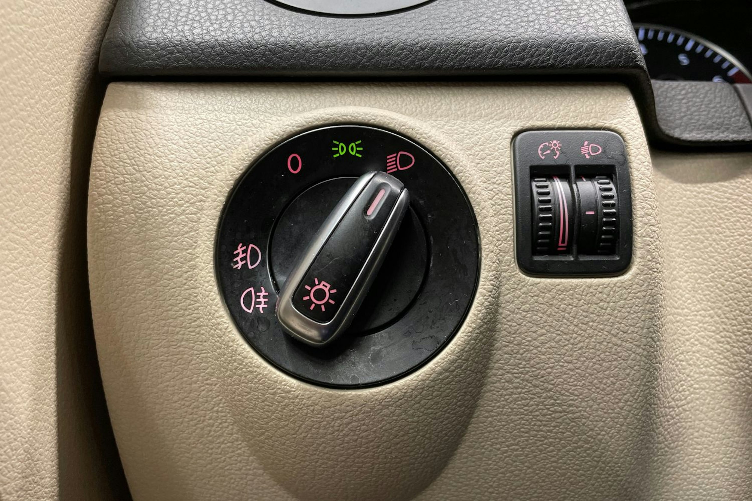 met. ruskea (beige) Volkswagen Golf Plus 2014 kuva 19.