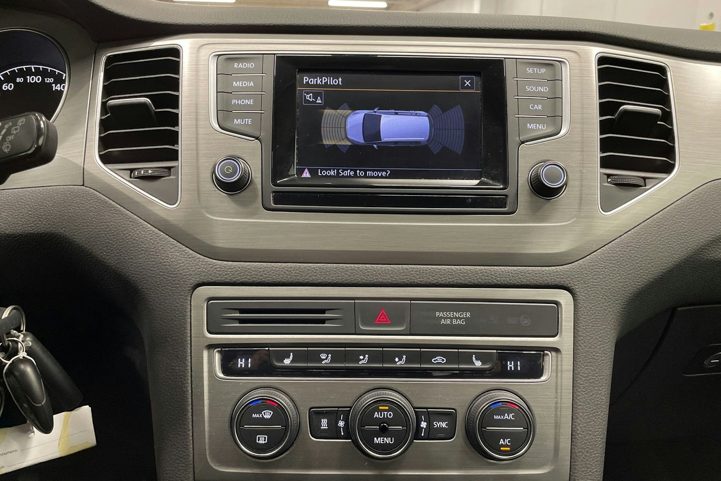 sininen Volkswagen Golf Sportsvan 2014 kuva 20.