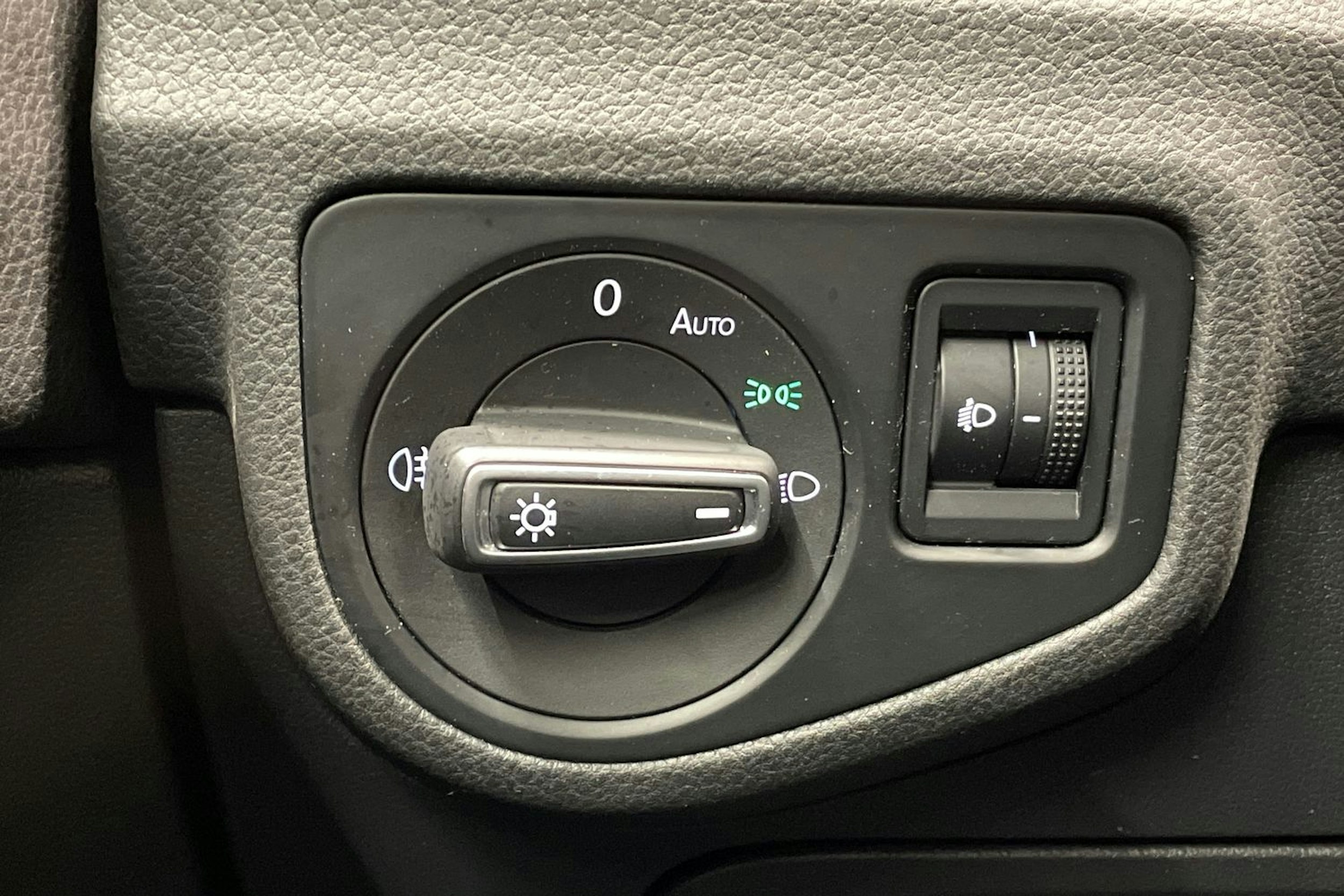 sininen Volkswagen Golf Sportsvan 2014 kuva 22.