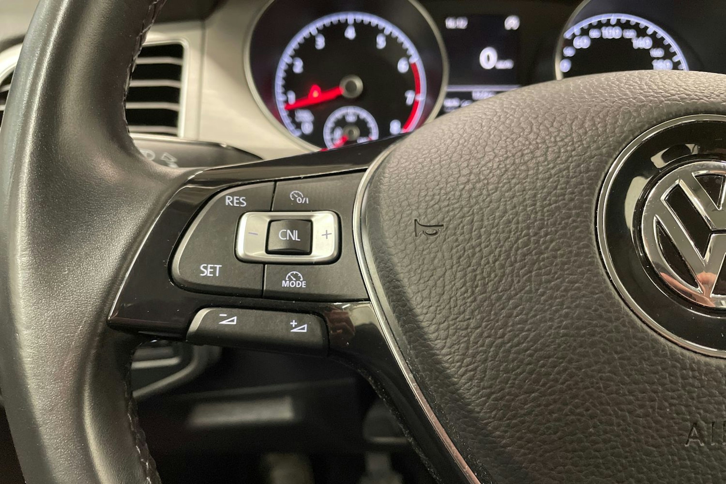 sininen Volkswagen Golf Sportsvan 2014 kuva 23.