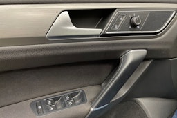 sininen Volkswagen Golf Sportsvan 2014 kuva 25.