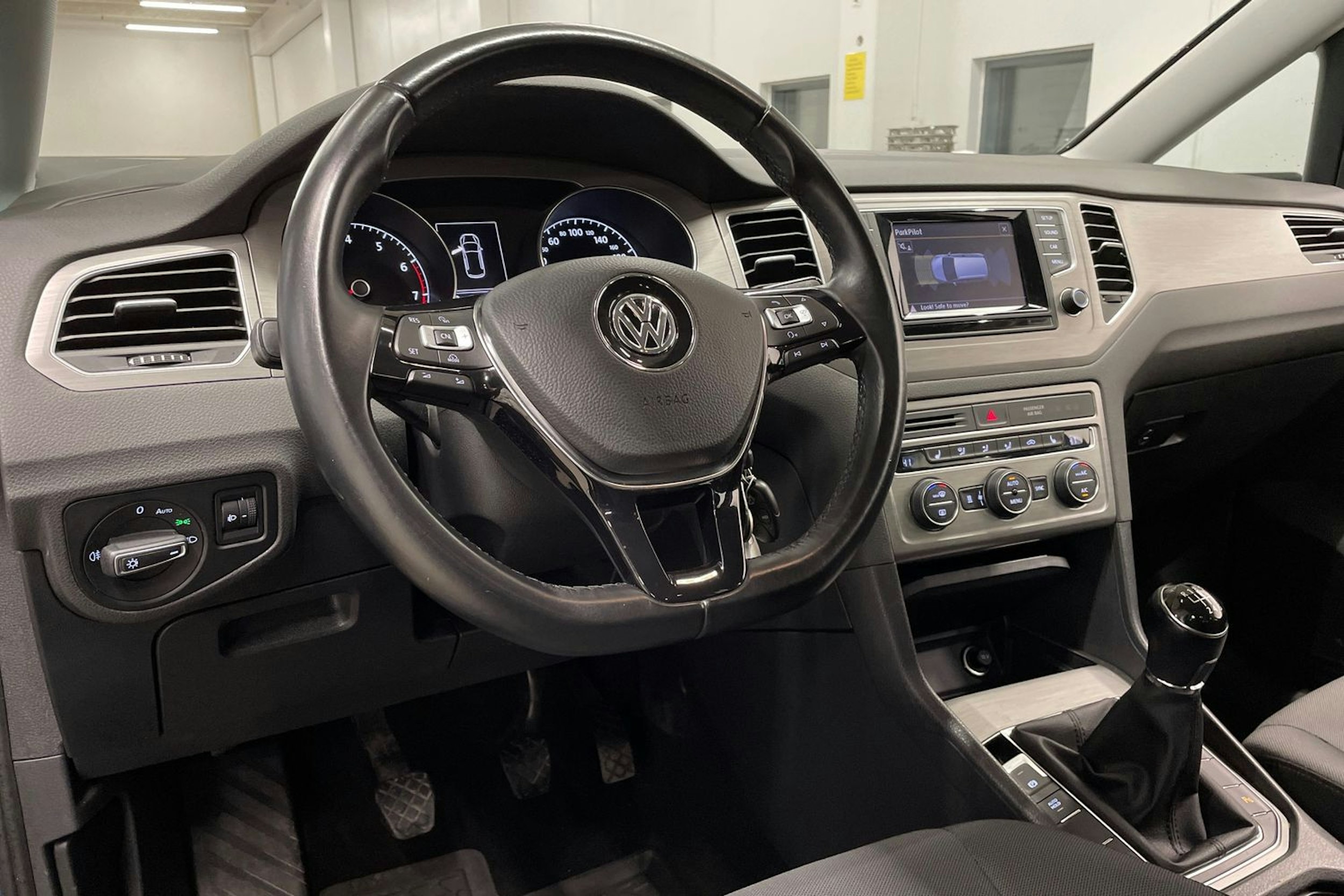 sininen Volkswagen Golf Sportsvan 2014 kuva 26.