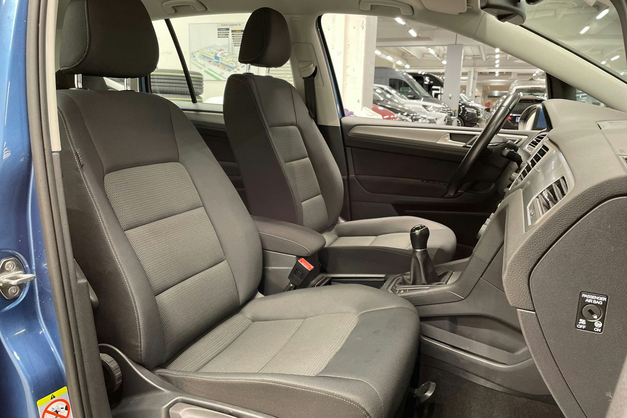 sininen Volkswagen Golf Sportsvan 2014 kuva 27.