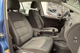 sininen Volkswagen Golf Sportsvan 2014 kuva 27.