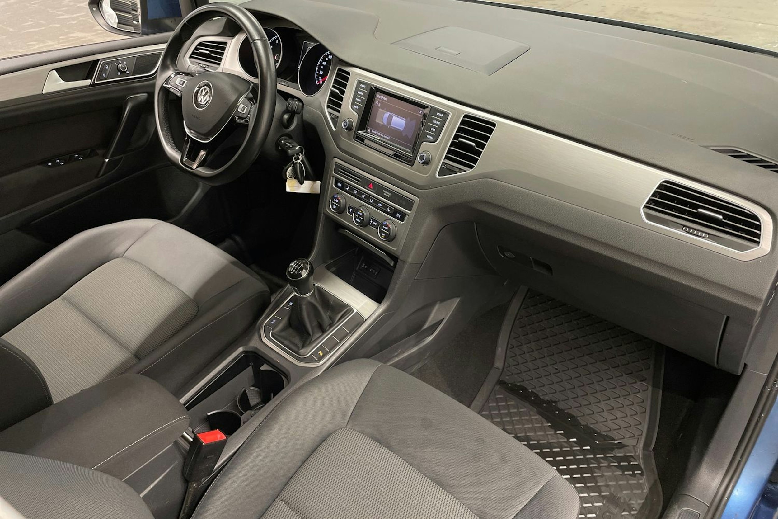 sininen Volkswagen Golf Sportsvan 2014 kuva 28.