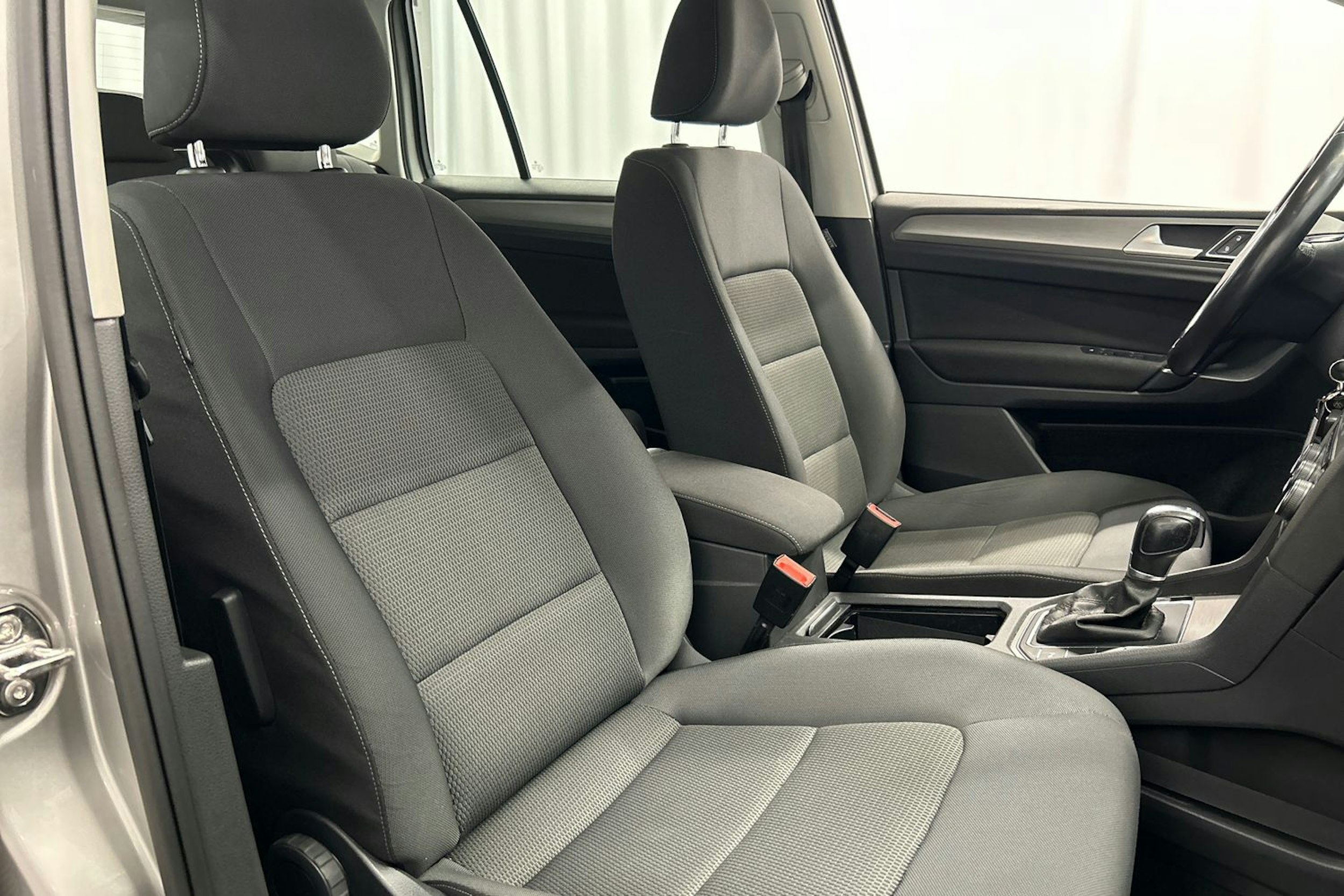 harmaa Volkswagen Golf Sportsvan 2014 kuva 16.