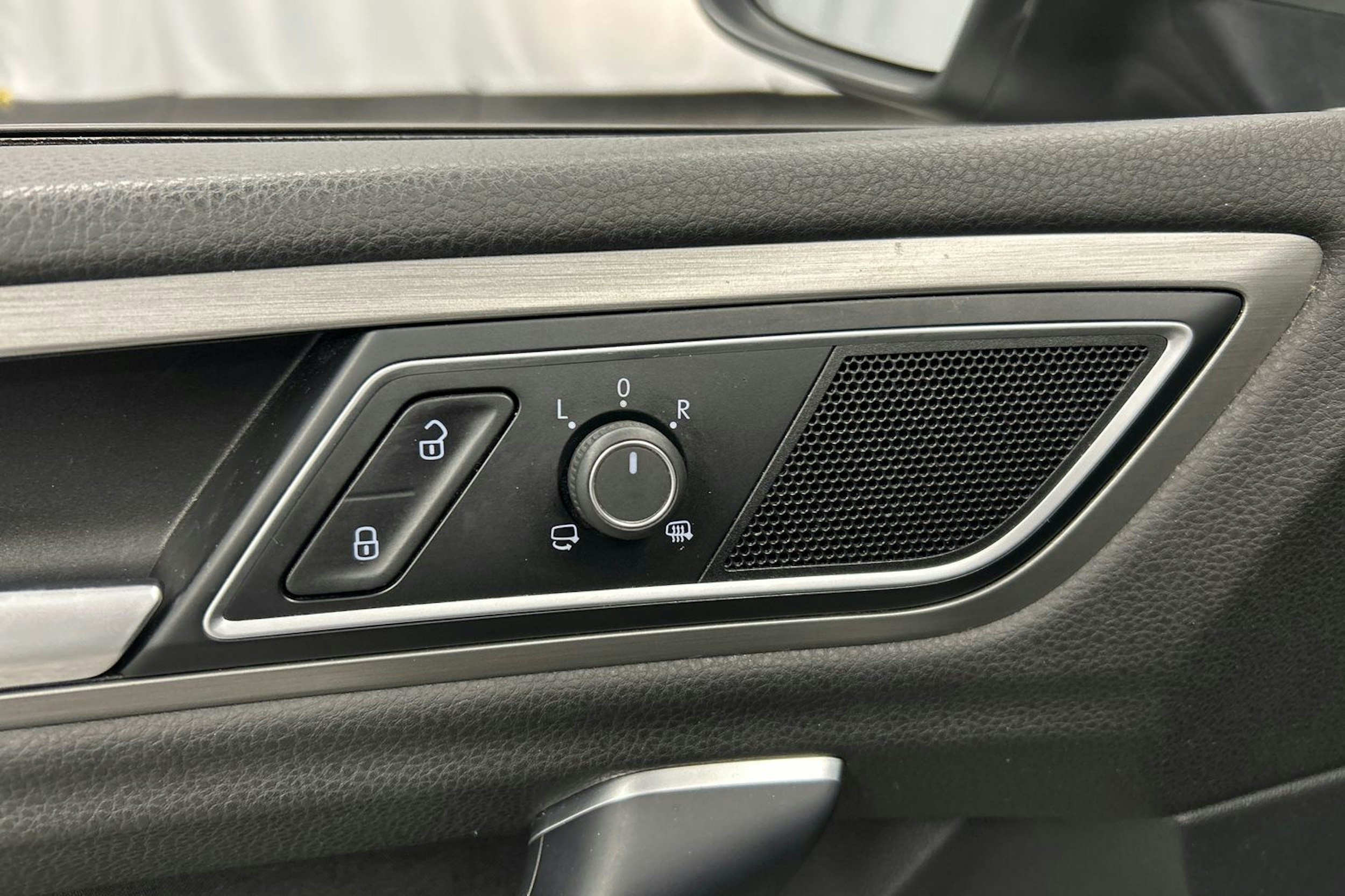 harmaa Volkswagen Golf Sportsvan 2014 kuva 17.