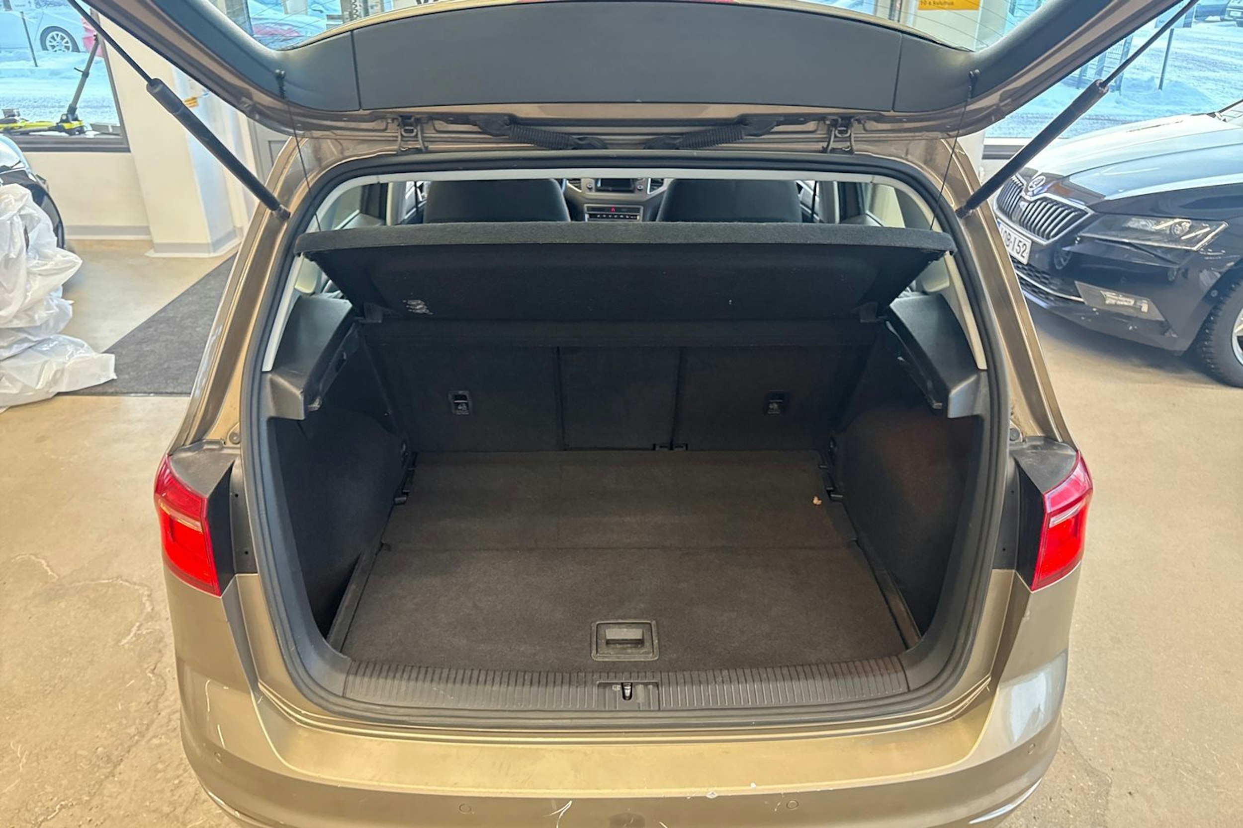 Ruskea (beige) Volkswagen GOLF SPORTSVAN 2014 kuva 15.