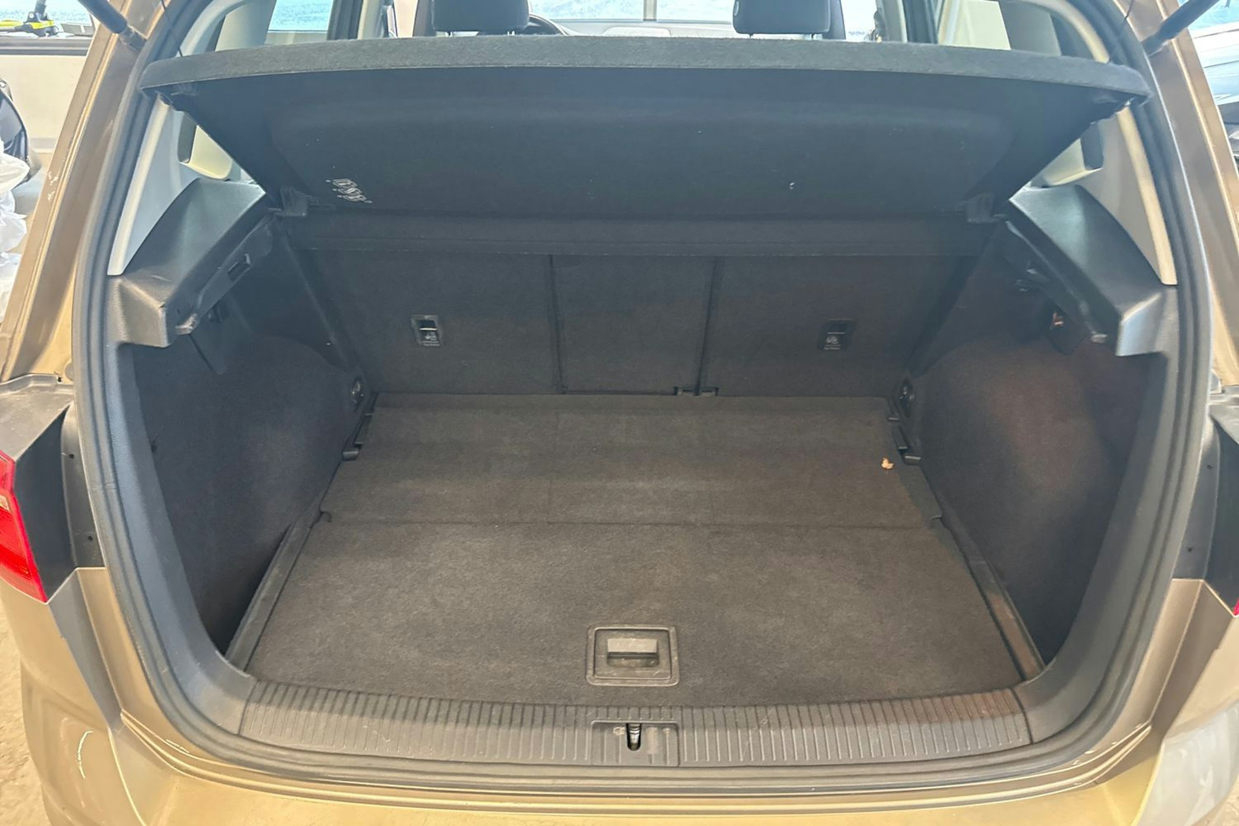 Ruskea (beige) Volkswagen GOLF SPORTSVAN 2014 kuva 17.