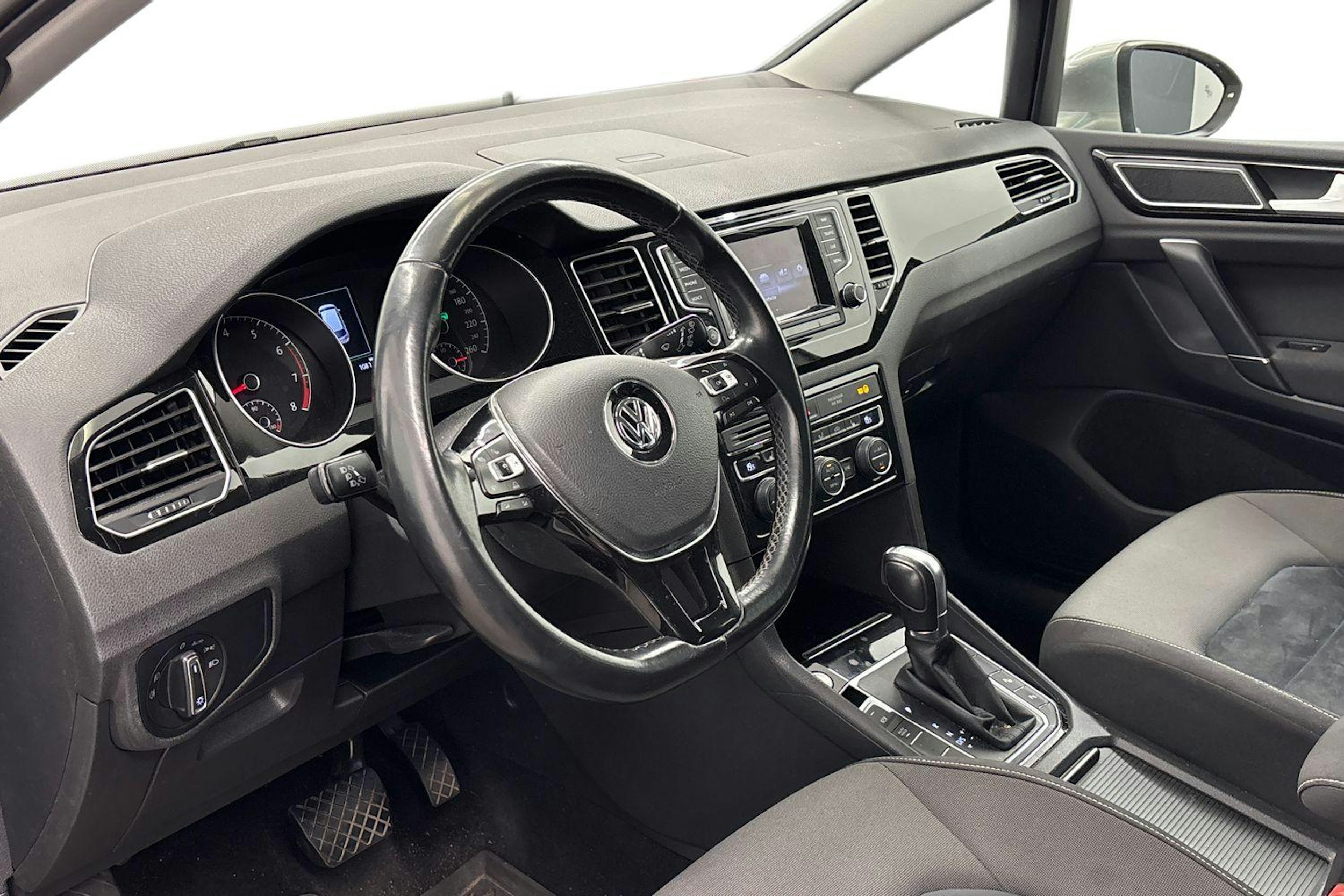 harmaa Volkswagen Golf Sportsvan 2014 kuva 3.