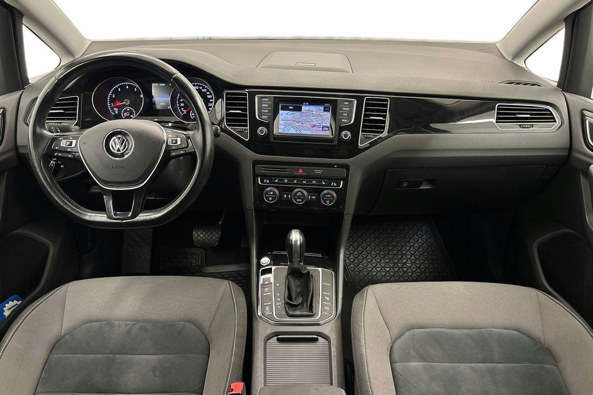 harmaa Volkswagen Golf Sportsvan 2014 kuva 9.