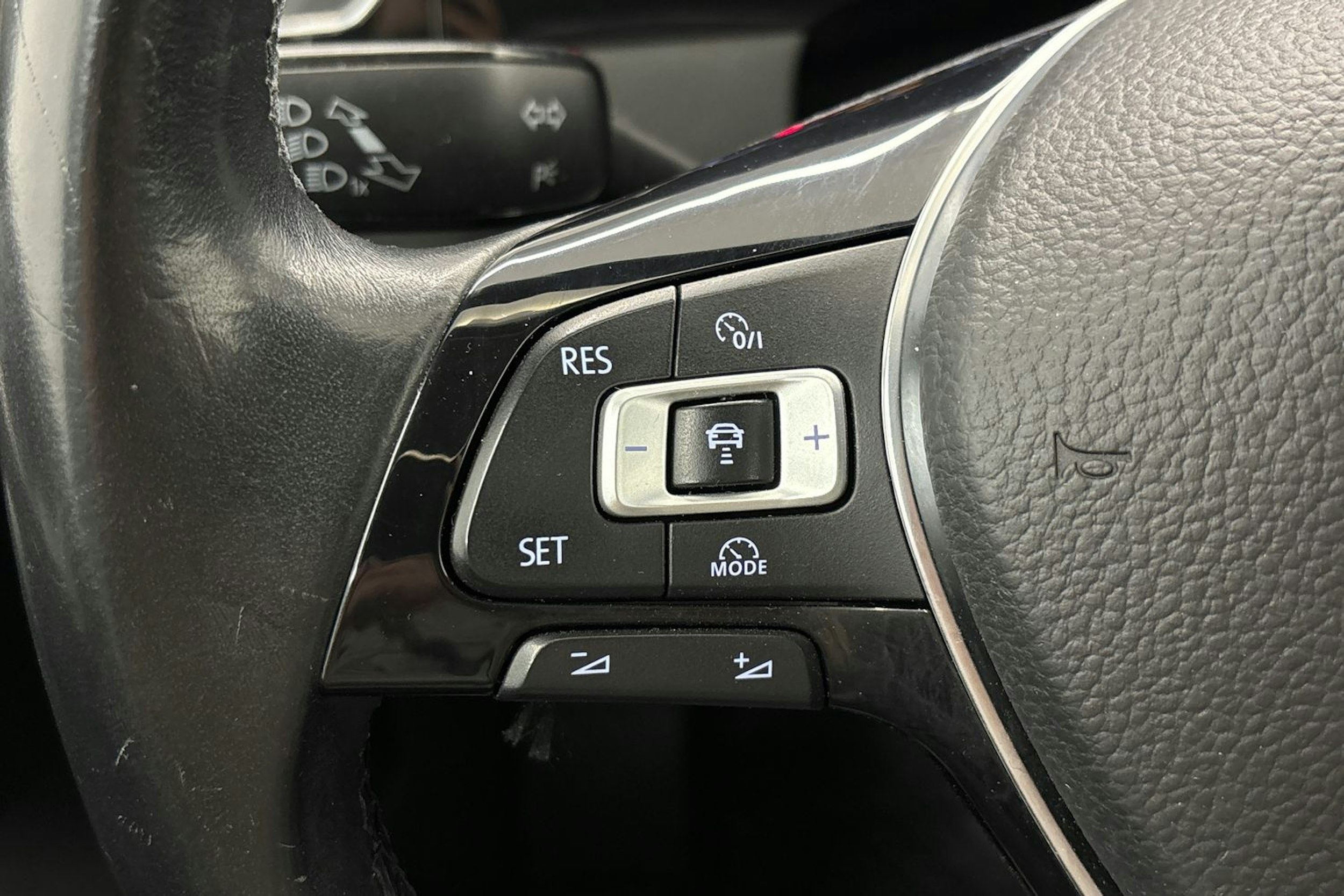 harmaa Volkswagen Golf Sportsvan 2014 kuva 16.