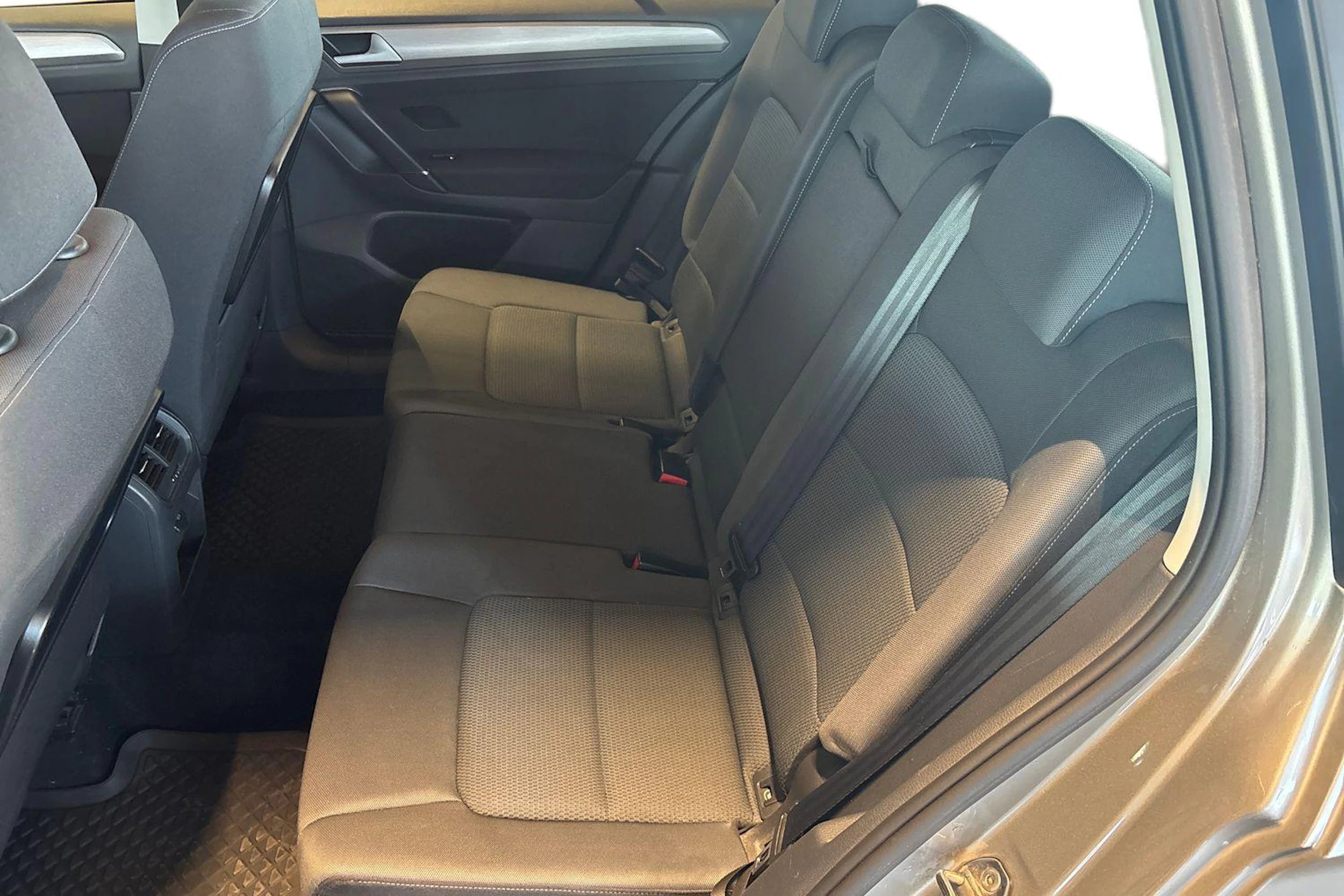 Harmaa Volkswagen GOLF SPORTSVAN 2014 kuva 8.