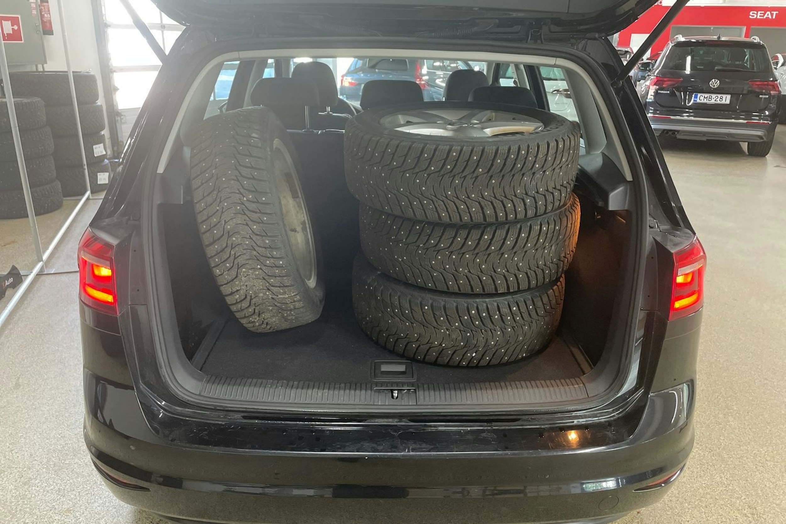 musta Volkswagen Golf Sportsvan 2014 kuva 14.