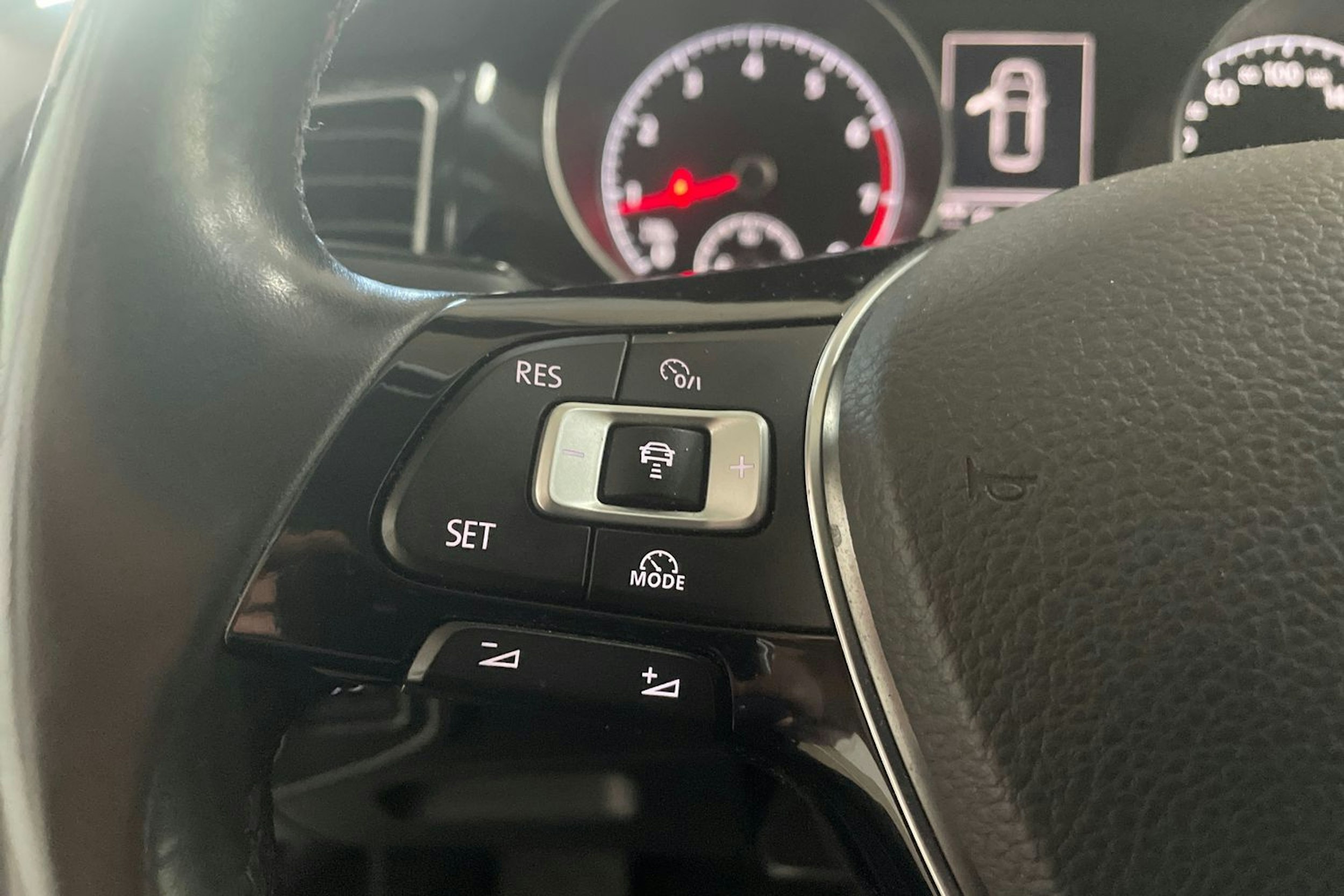musta Volkswagen Golf Sportsvan 2014 kuva 16.