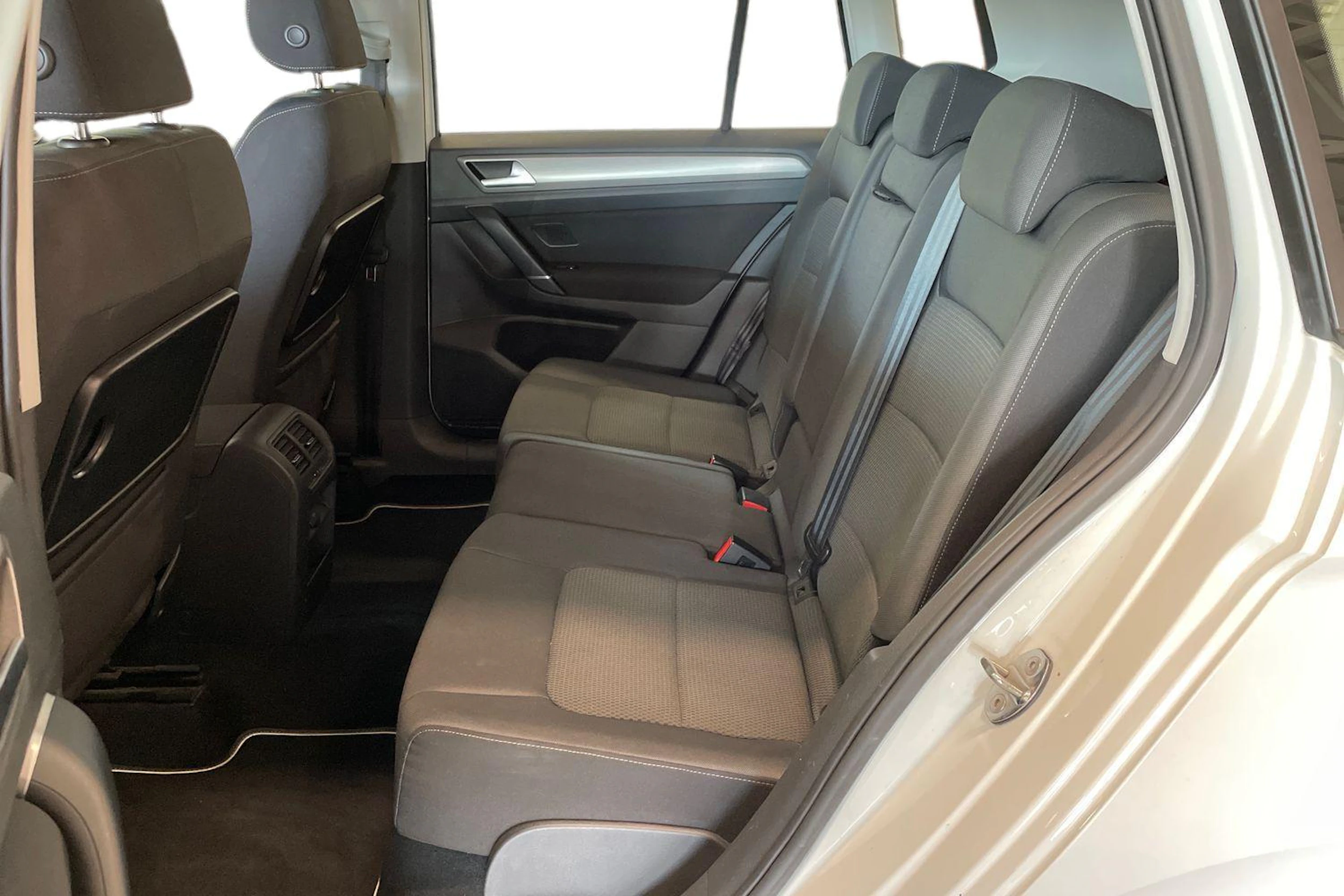 valkoinen Volkswagen Golf Sportsvan 2015 kuva 8.