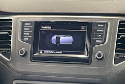 valkoinen Volkswagen Golf Sportsvan 2015 kuva 19.